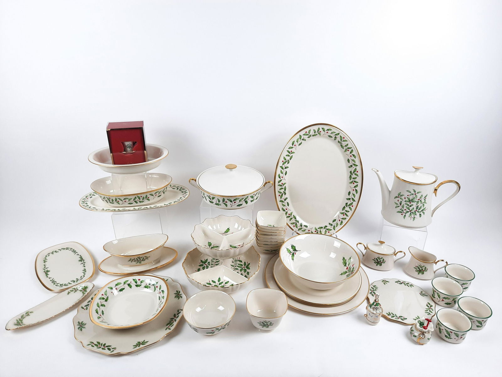 46 Pcs Lenox "Holiday" Servingware (1 of 11)