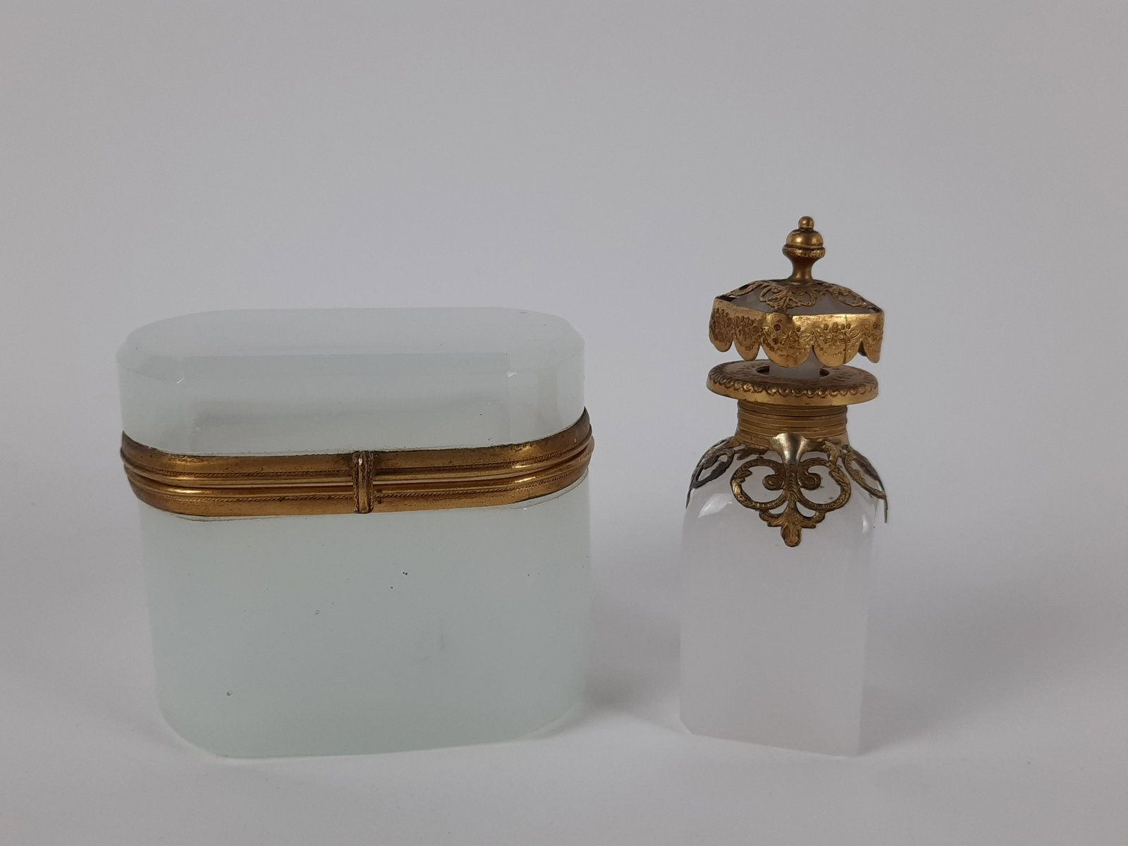 Opaline Glass Perfume and Dresser Box: 1-1/4" to 3-1/2" wide x 3" to 4" high. LR MPORTANT: Before bidding, please read the terms and conditions. When you registered for the auction you agreed to these terms and will be required to comply w