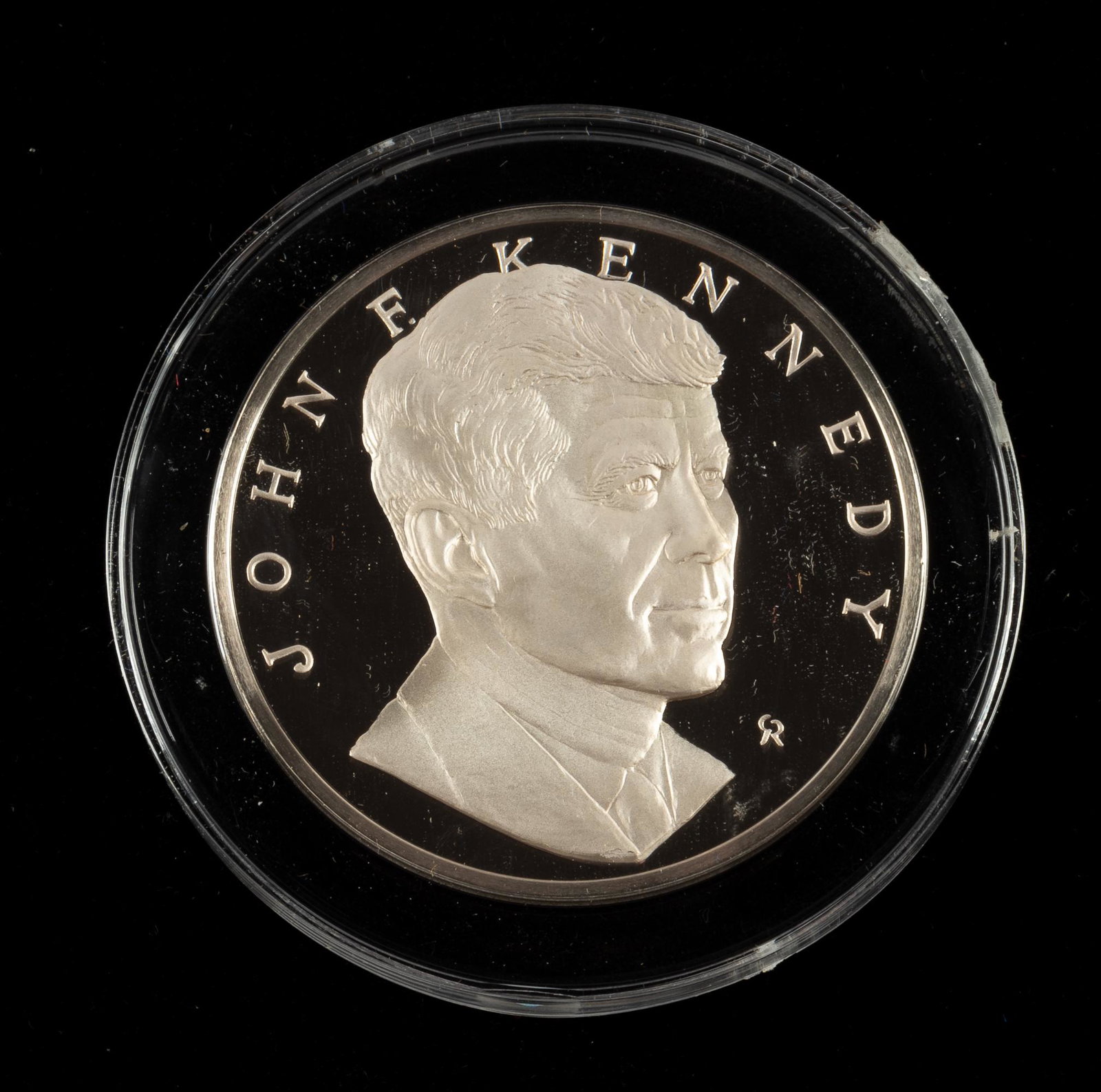 John F. Kennedy .925 Presidential Medal: 1000 grains. Proof. Produced by Franklin Mint. 2.0 ozt. IMPORTANT: Before bidding, please read the terms and conditions. When you registered for the auction you agreed to these terms and will be requi