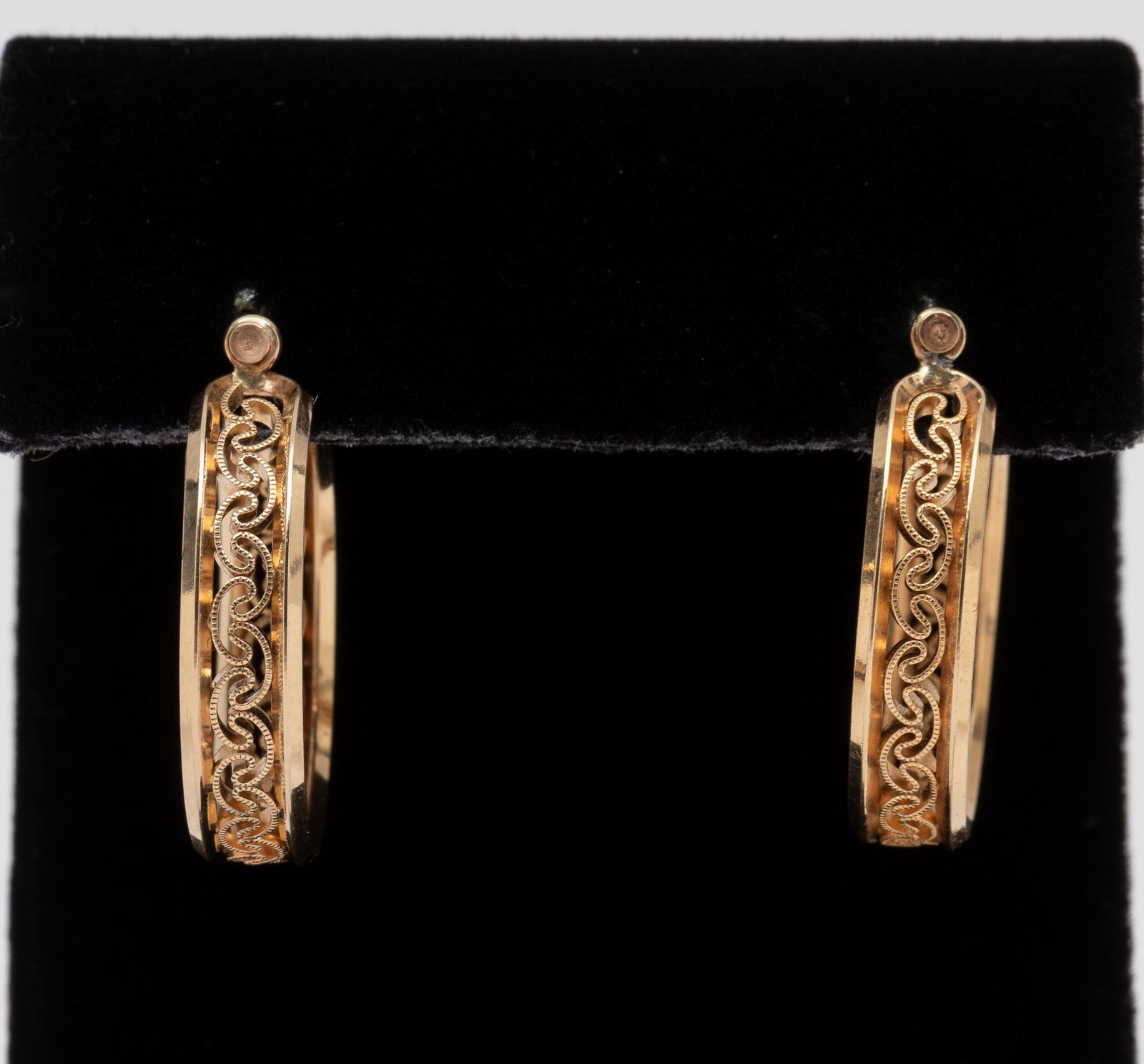 14K Filigree Hoop Earrings: 1" long. 2.6 dwt. IMPORTANT: Before bidding, please read the terms and conditions. When you registered for the auction you agreed to these terms and will be required to comply with them.