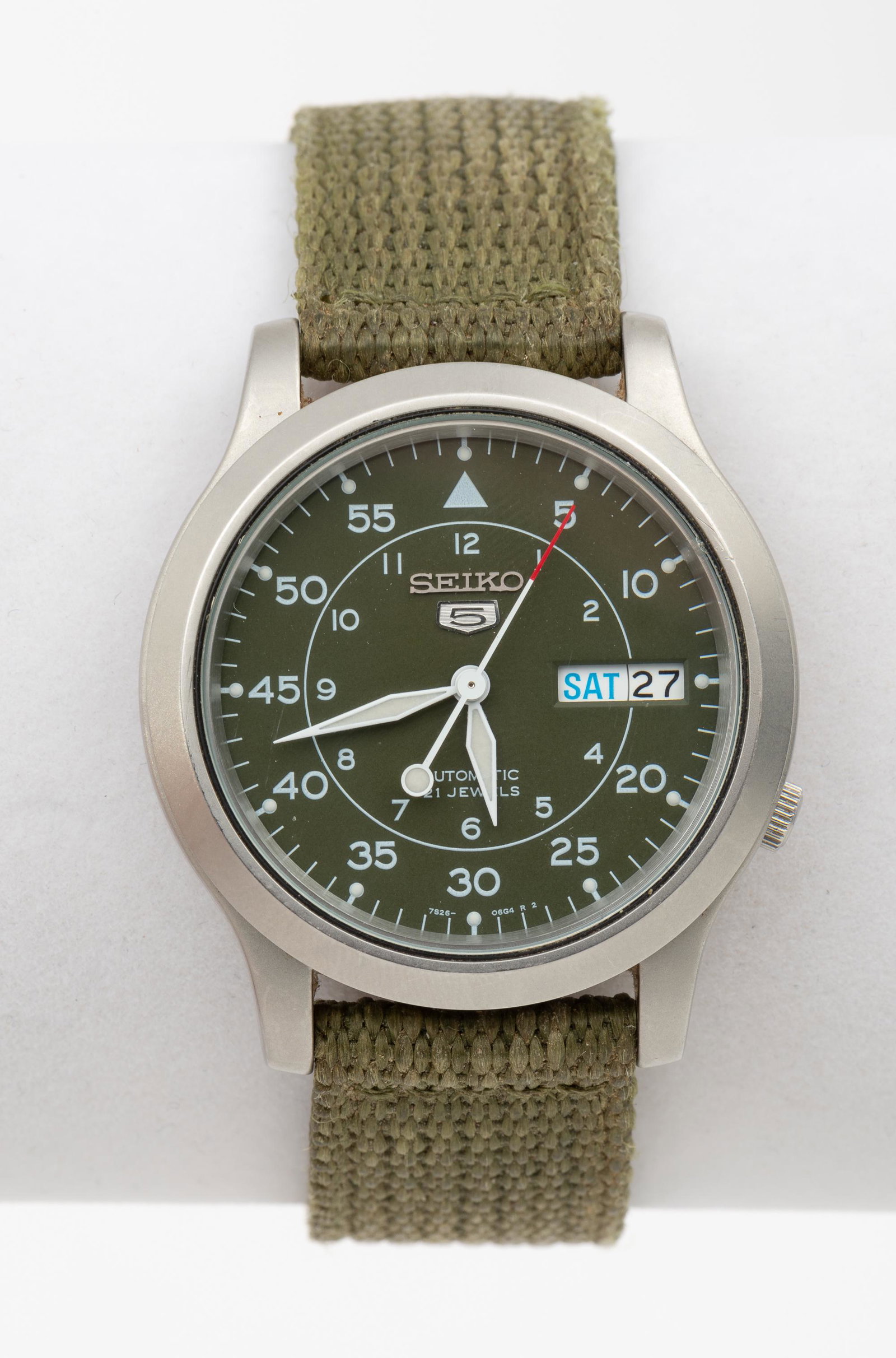 Seiko Men's Wrist Watch: Automatic twenty-one jewels. Army green band. 1-3/4" lug to lug. 10" long. Includes original box and papers. IMPORTANT: Before bidding, please read the terms and conditions. When you registered for th