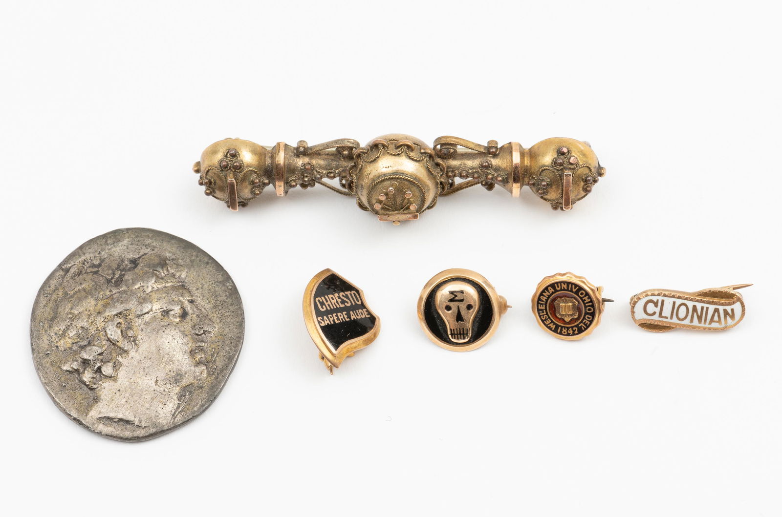 5 Pins & Replica Triton XVII Coin (1 of 7)