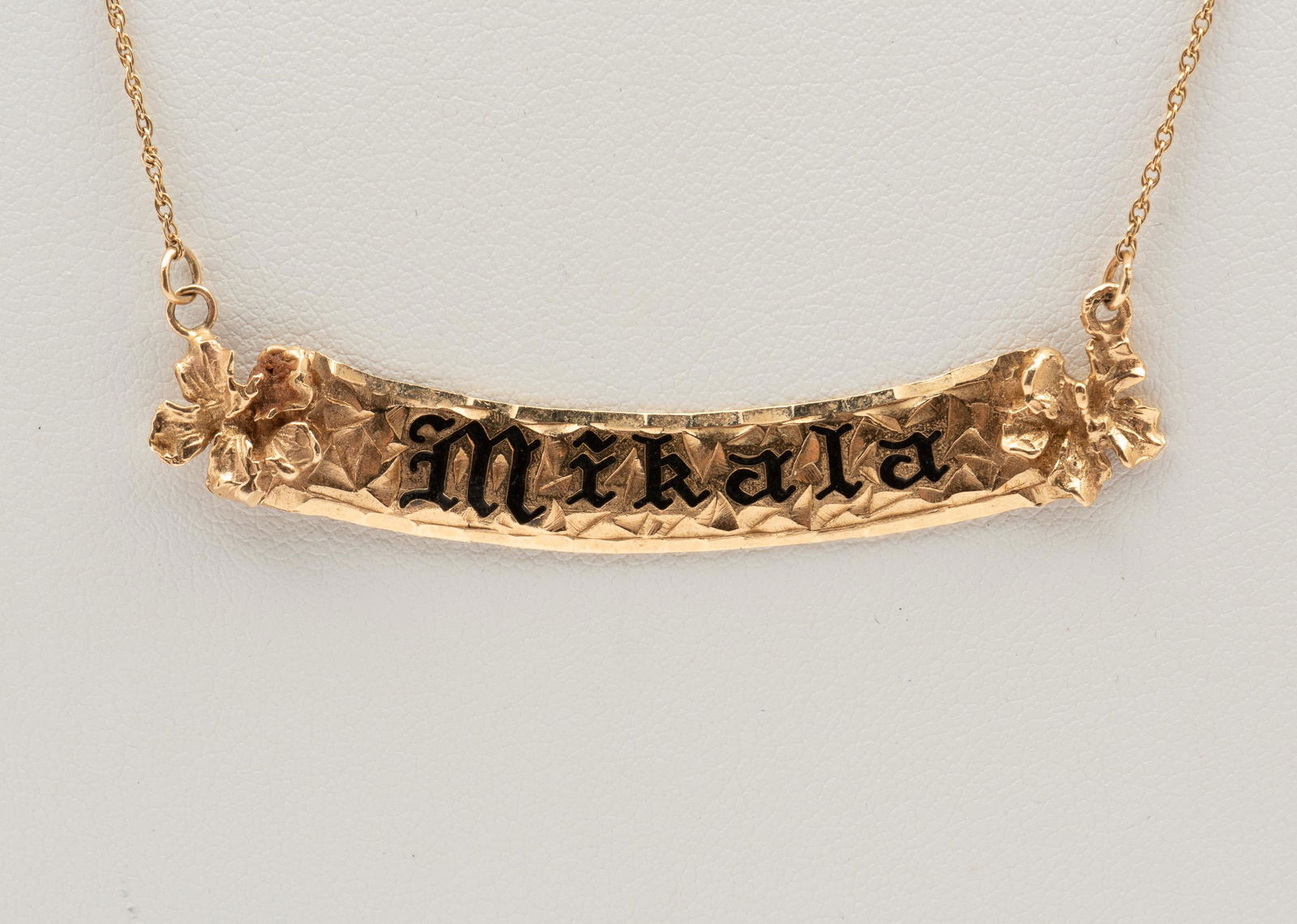 14K "Michelle" Hawaiian Necklace: Nameplate 1" wide. Chain 17" long. 3.1 dwt. IMPORTANT: Before bidding, please read the terms and conditions. When you registered for the auction you agreed to these terms and will be required to compl