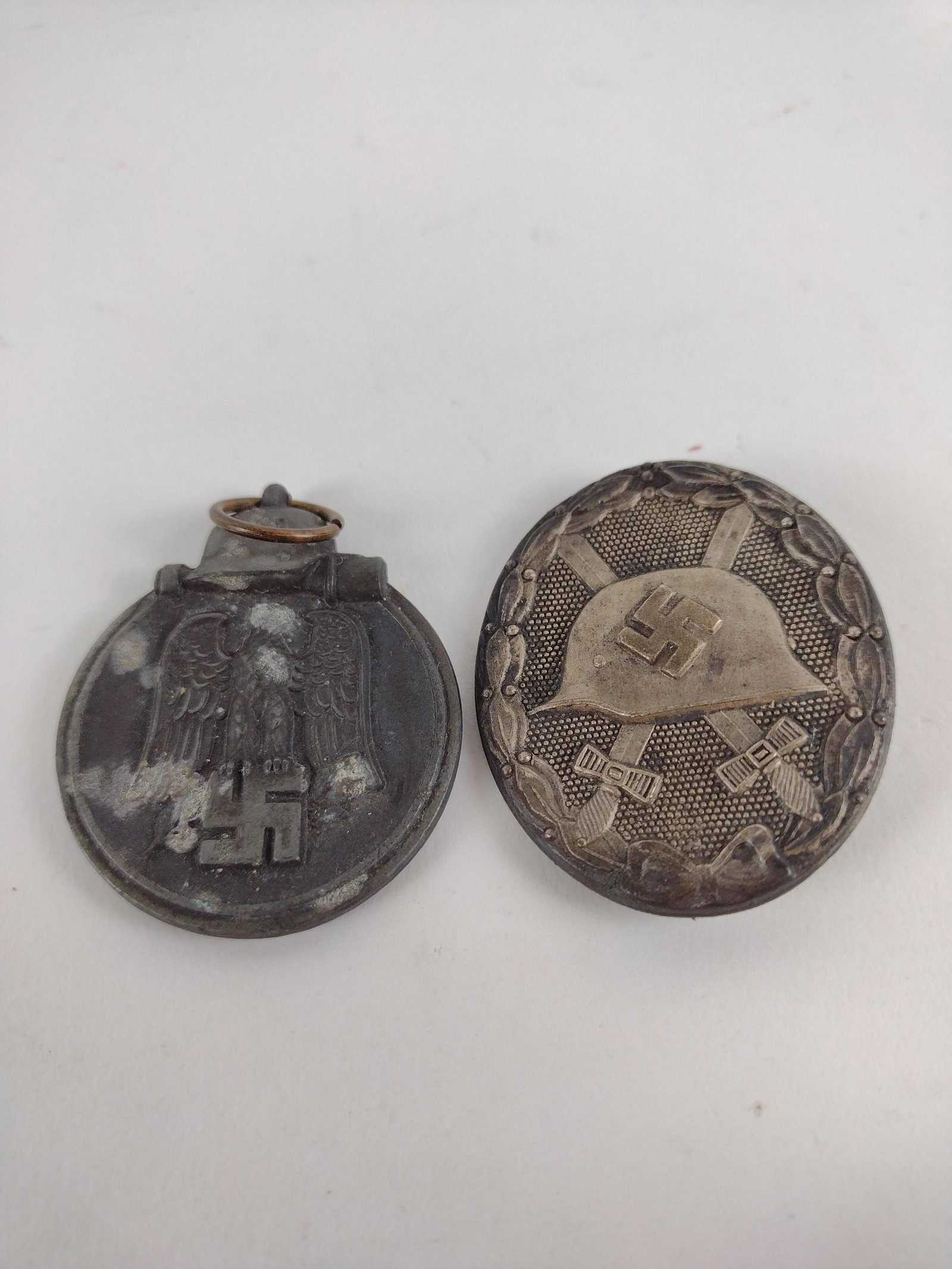 WWII German Badge and Medal (1 of 4)