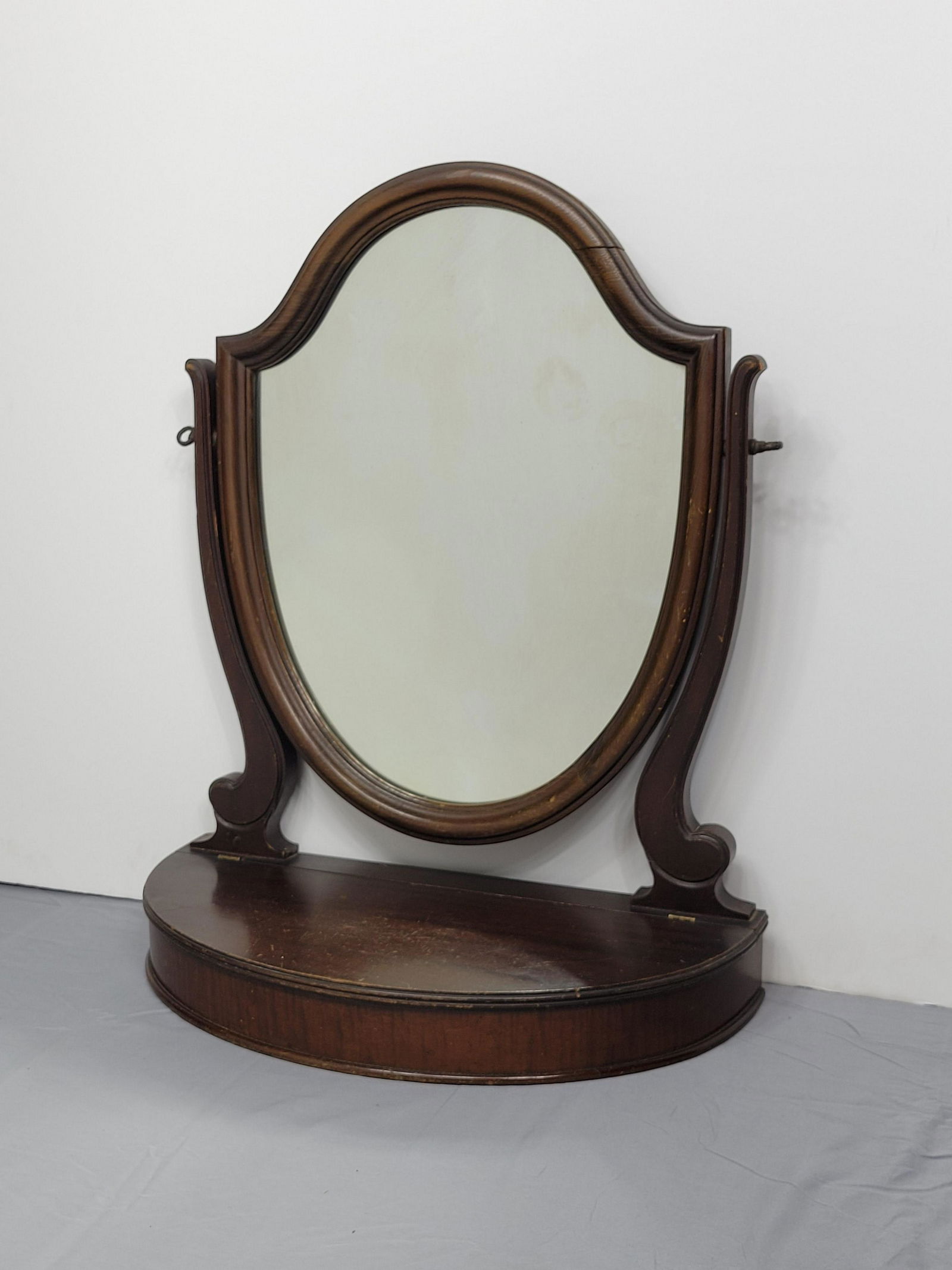 Shield Form Shaving Mirror (1 of 3)