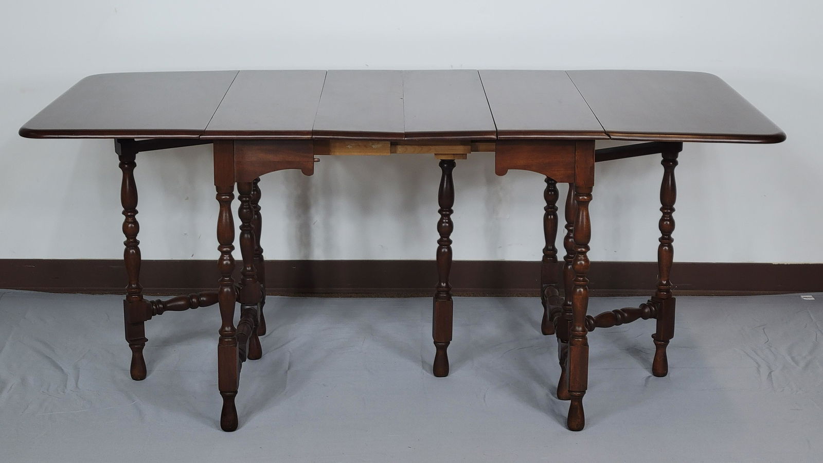 Drop Leaf Gate Leg Table: Closed 20", open 52" wide X 36" deep X 29" high. Leaves 8" wide. Has a few light scratches on top. MG. IMPORTANT: Before bidding, please read the terms and conditions. When you registered for the auct