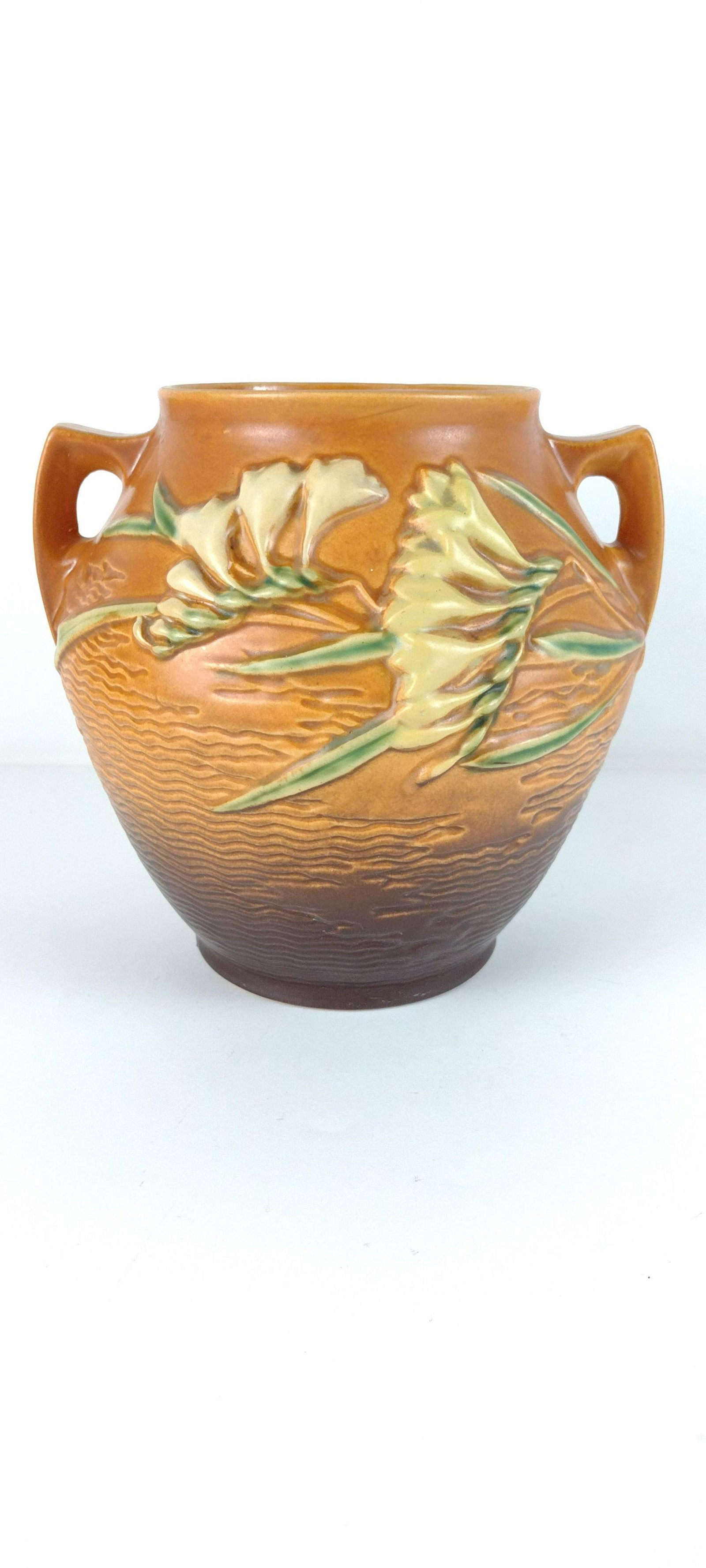 Roseville Freesia Cookie Jar (1 of 2)