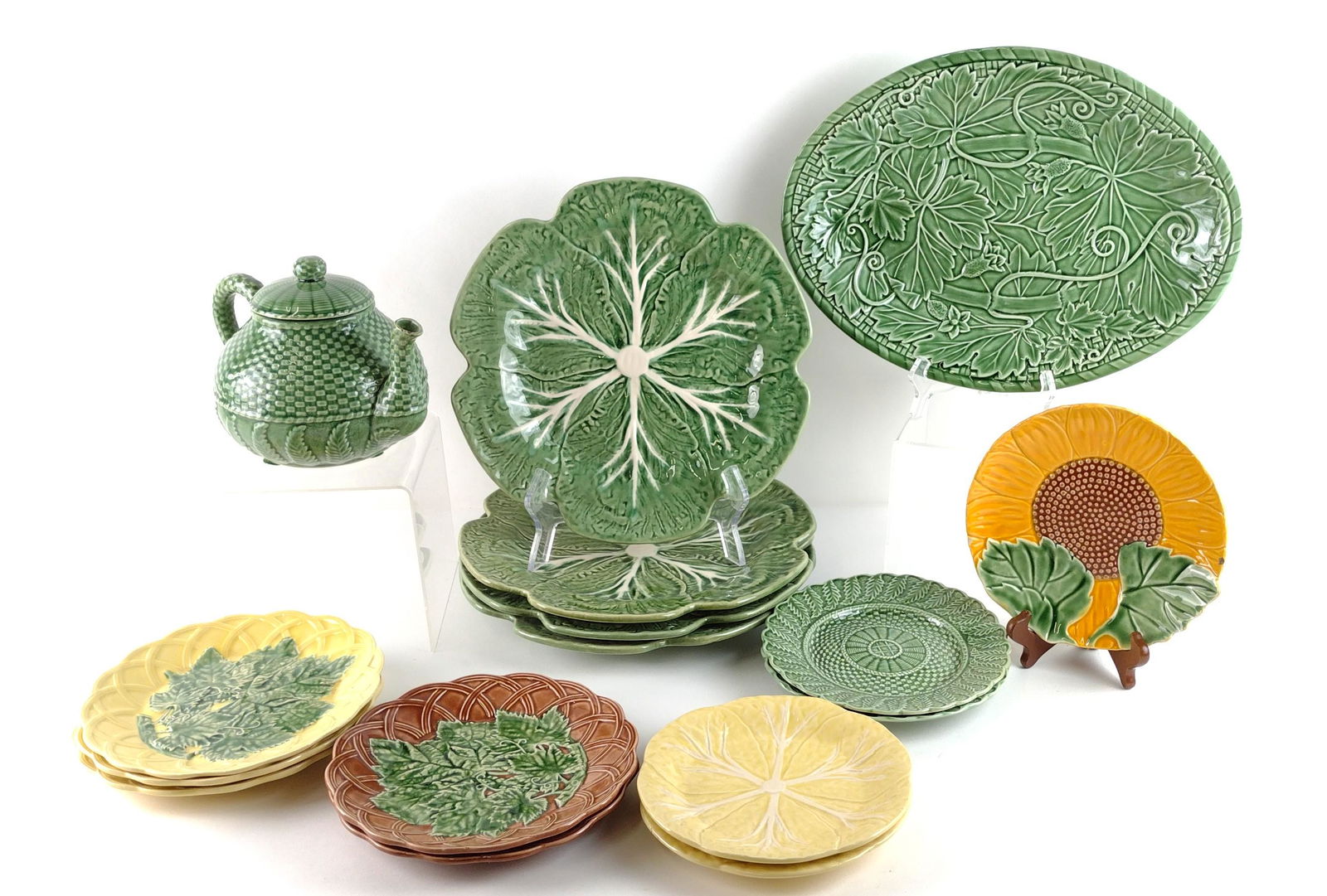 16 Bordello Pinheiro Majolica Plates (1 of 10)