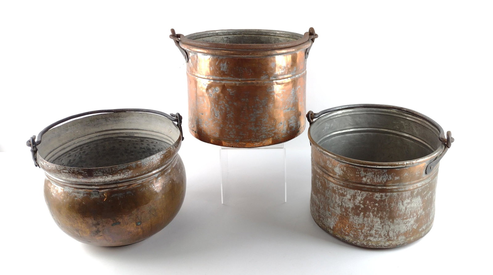 3 Antique Copper Pots: 9" to 10" high x 11-1/4" to 13" diameter. DP IMPORTANT: Before bidding, please read the terms and conditions. When you registered for the auction you agreed to these terms and will be required to comp