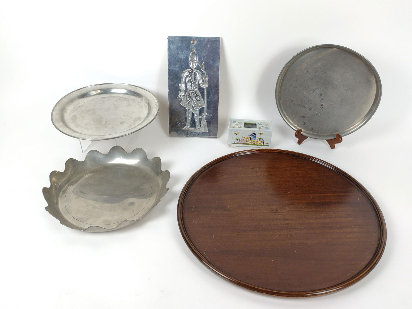 6 Pcs Williamsburg incl Pewter Dishes (1 of 3)