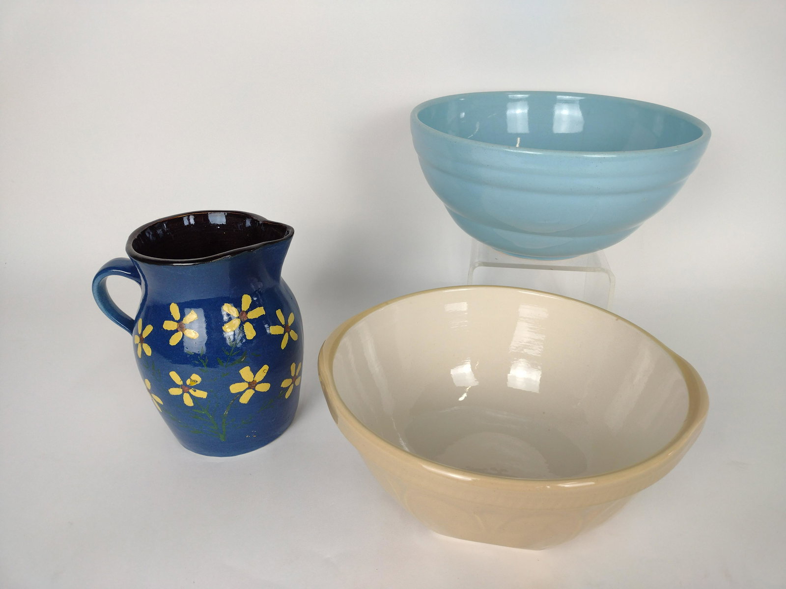 2 Ceramic Bowls and Pitcher incl Cloverleaf (1 of 2)