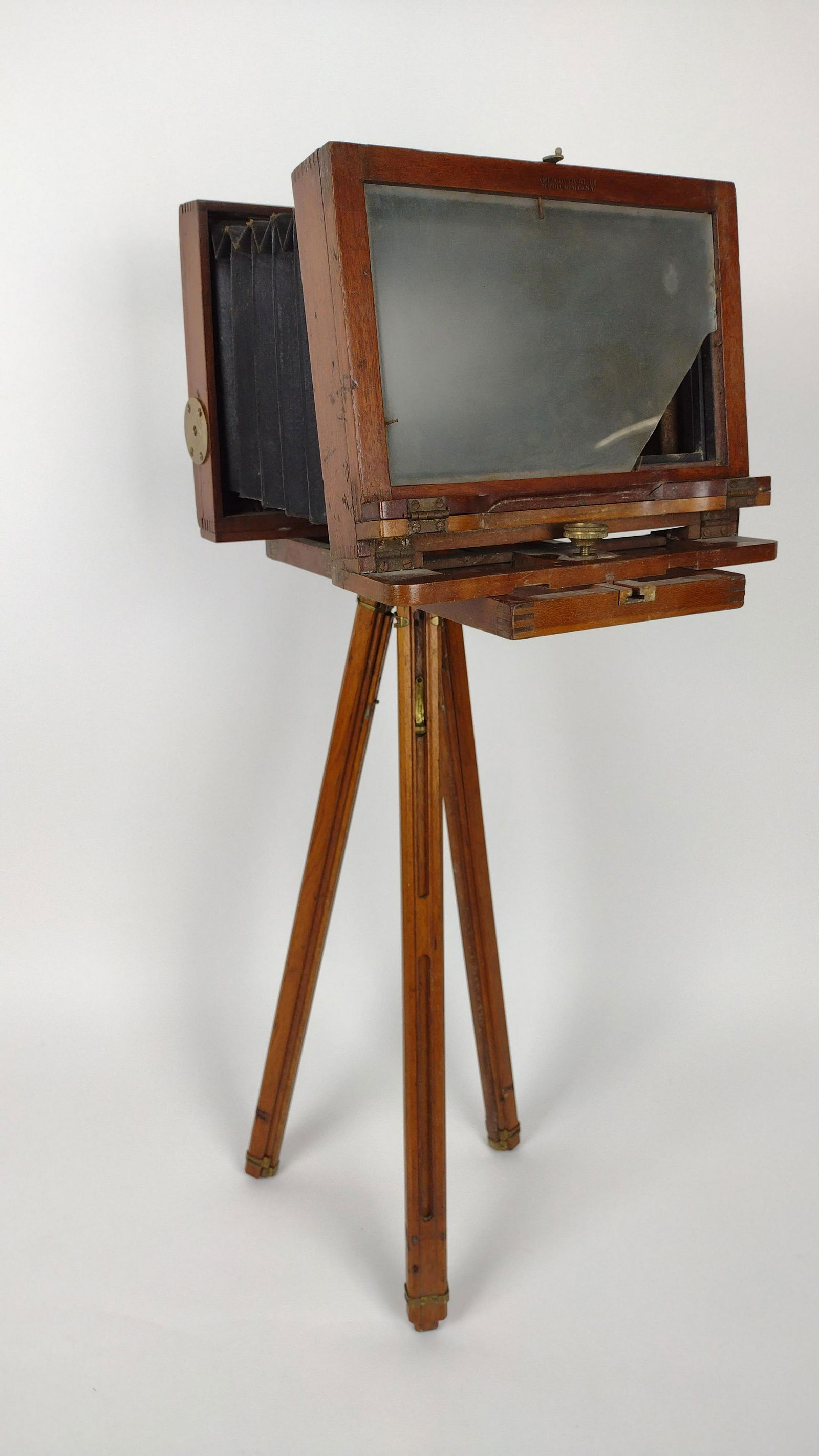 Antique American Optical Co. Camera (1 of 7)