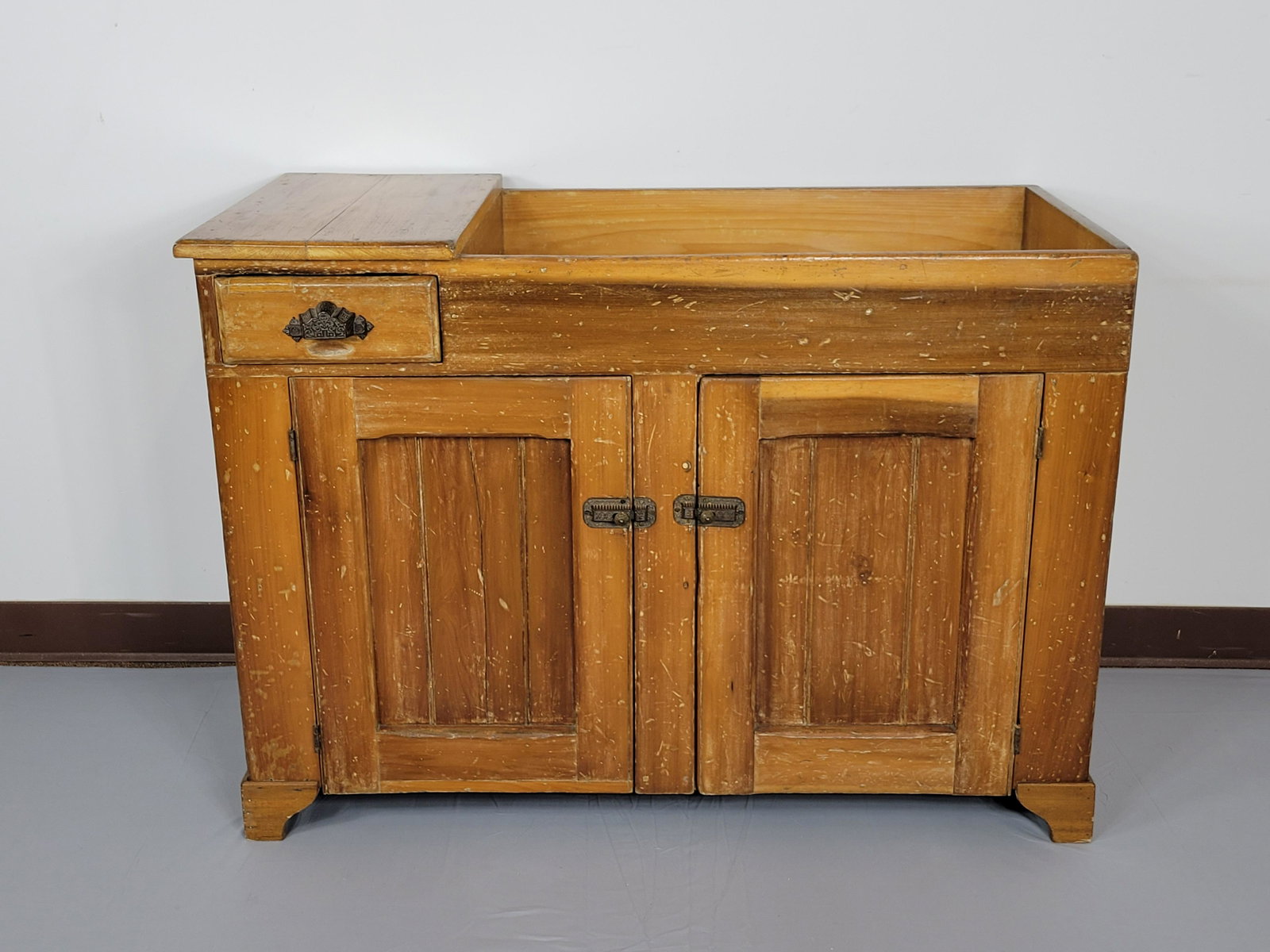 Primitive Dry Sink: 42 1/2" wide X 21 1/2" deep X 30 1/2" high. Has lots of scratches and discoloring. MG. IMPORTANT: Before bidding, please read the terms and conditions. When you registered for the auction you agreed t