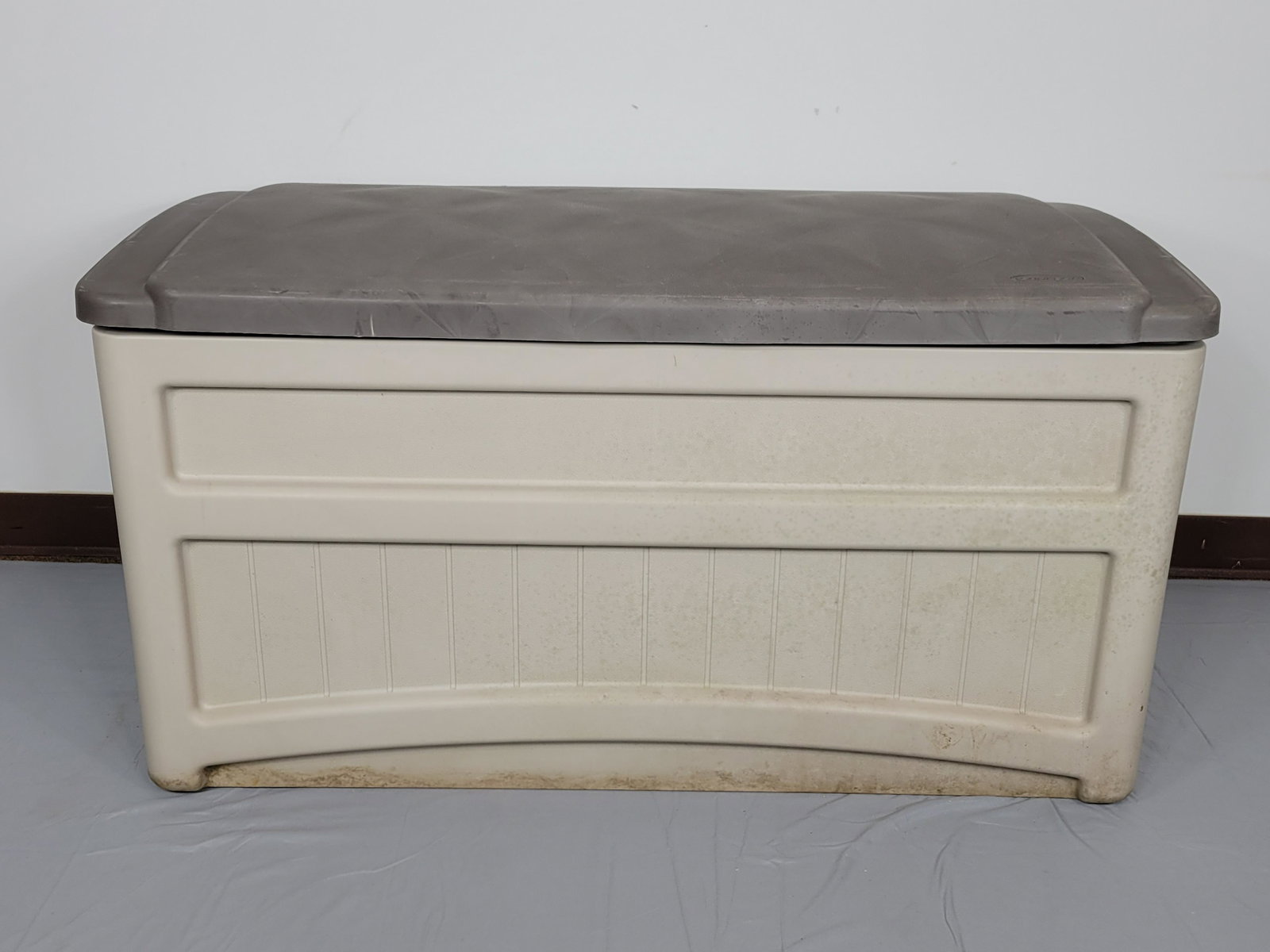 Suncast Outdoor Storage Bin (1 of 5)