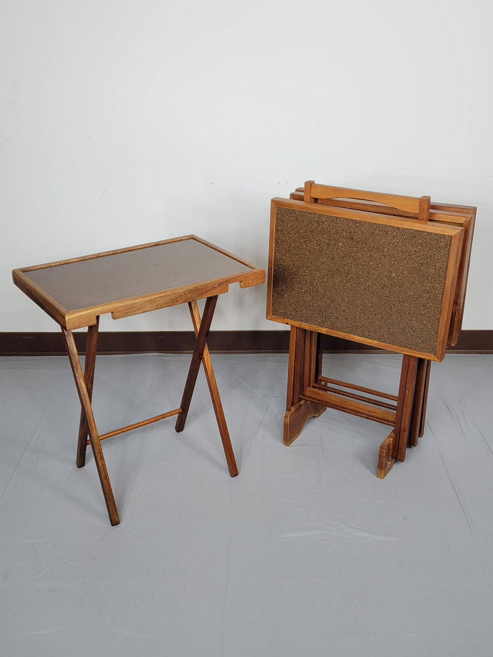 4 Scheibe Tv Tables On Stand