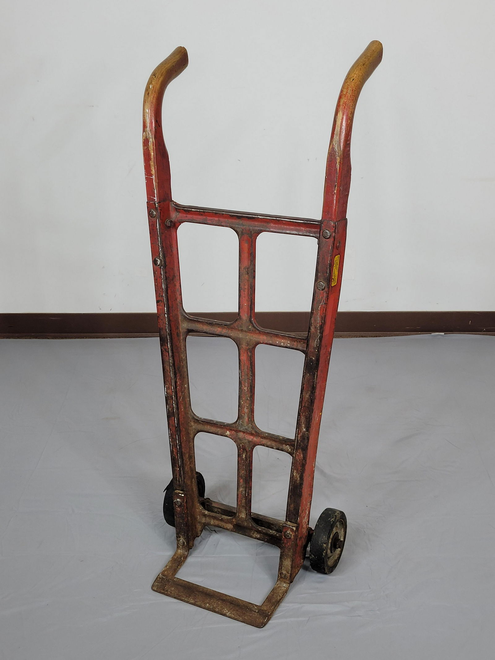 H.E. Fortna & Bro Two Wheel Cart (1 of 4)