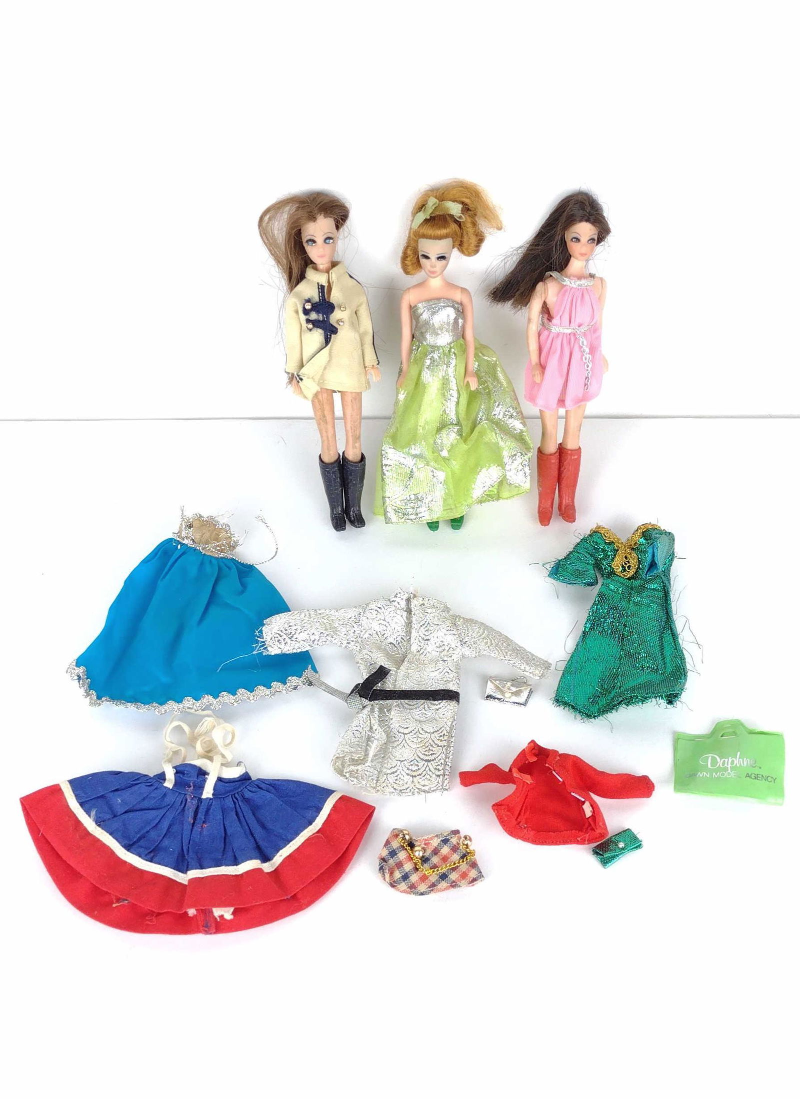 3 Topper Dawn Dolls & Accessories (1 of 10)