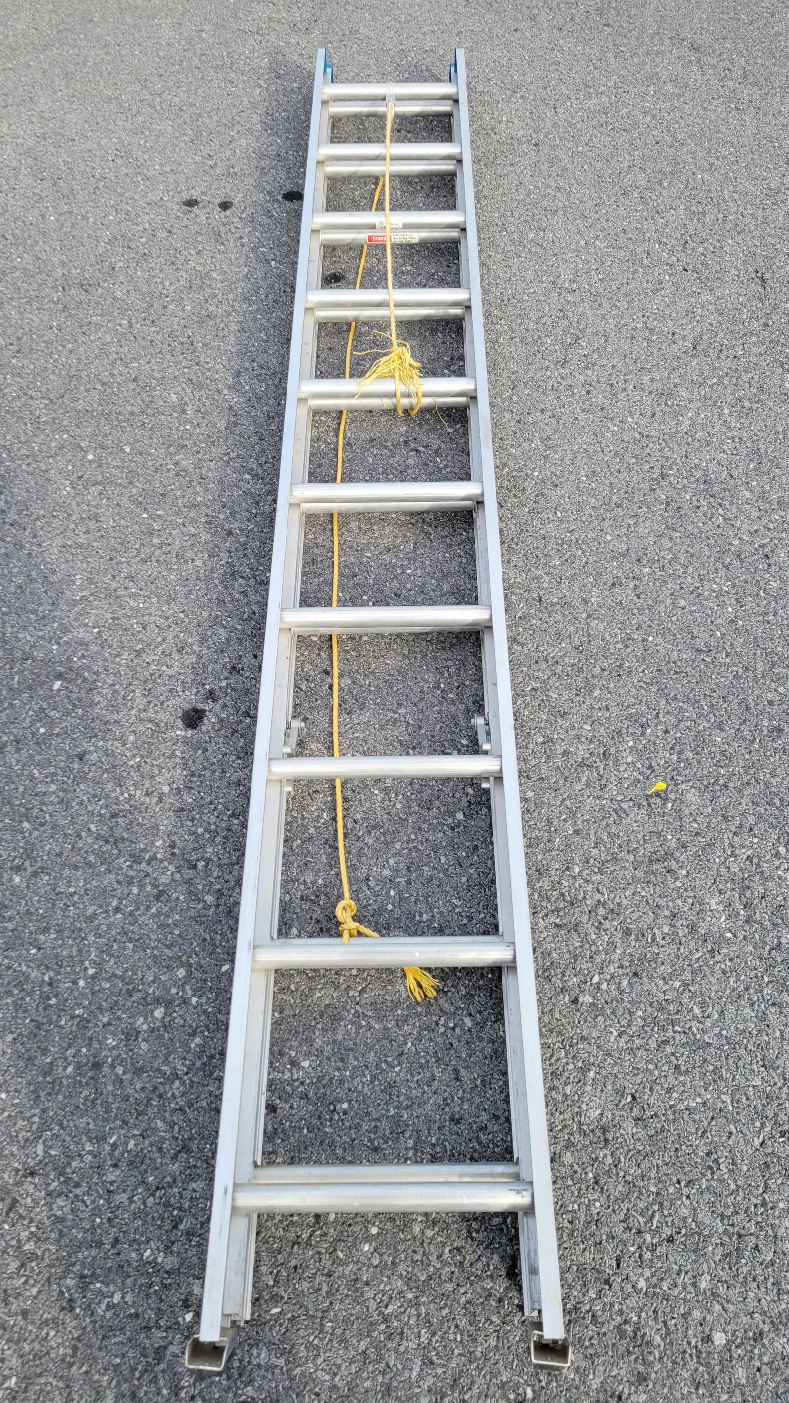 Keller Model 3220 Extension Ladder (1 of 4)