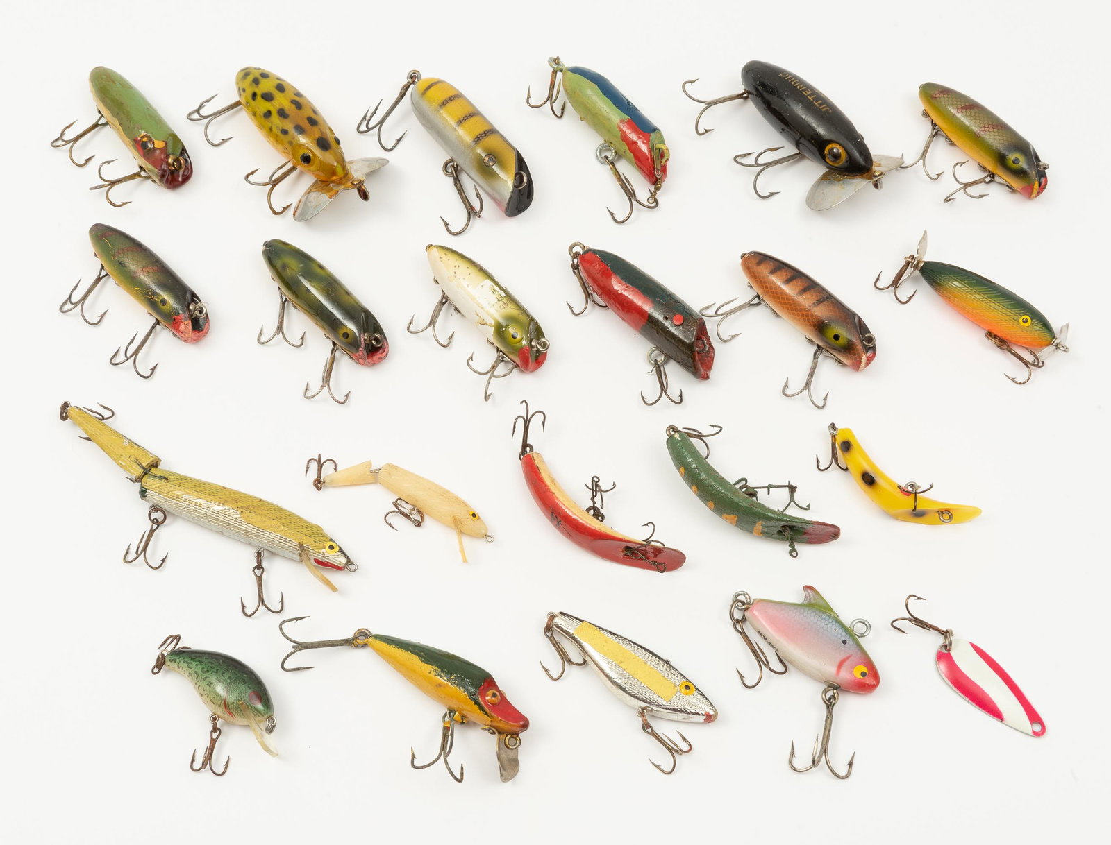 22 Fishing Lures Incl South Bend: Also includes Jitterbug. RM IMPORTANT: Before bidding, please read the terms and conditions. When you registered for the auction you agreed to these terms and will be required to comply with them.
