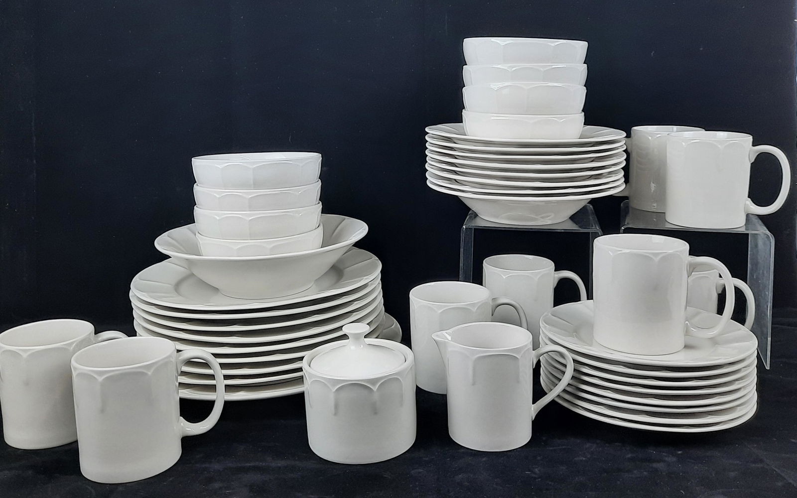 44 Pcs Pfaltzgraff Dinnerware (1 of 3)