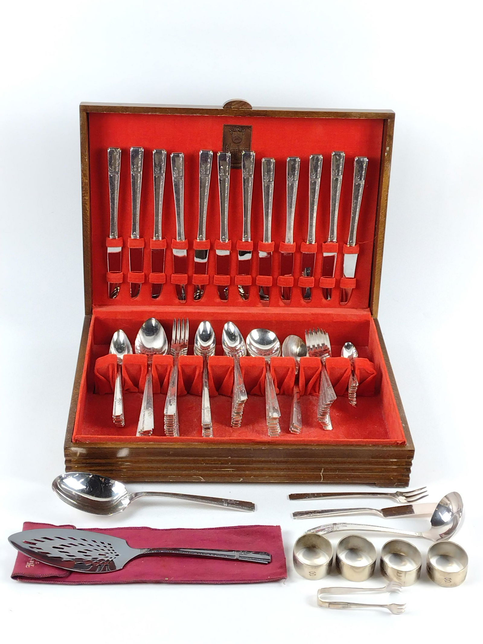 113 Pc Heirloom Plate Flatware (1 of 5)