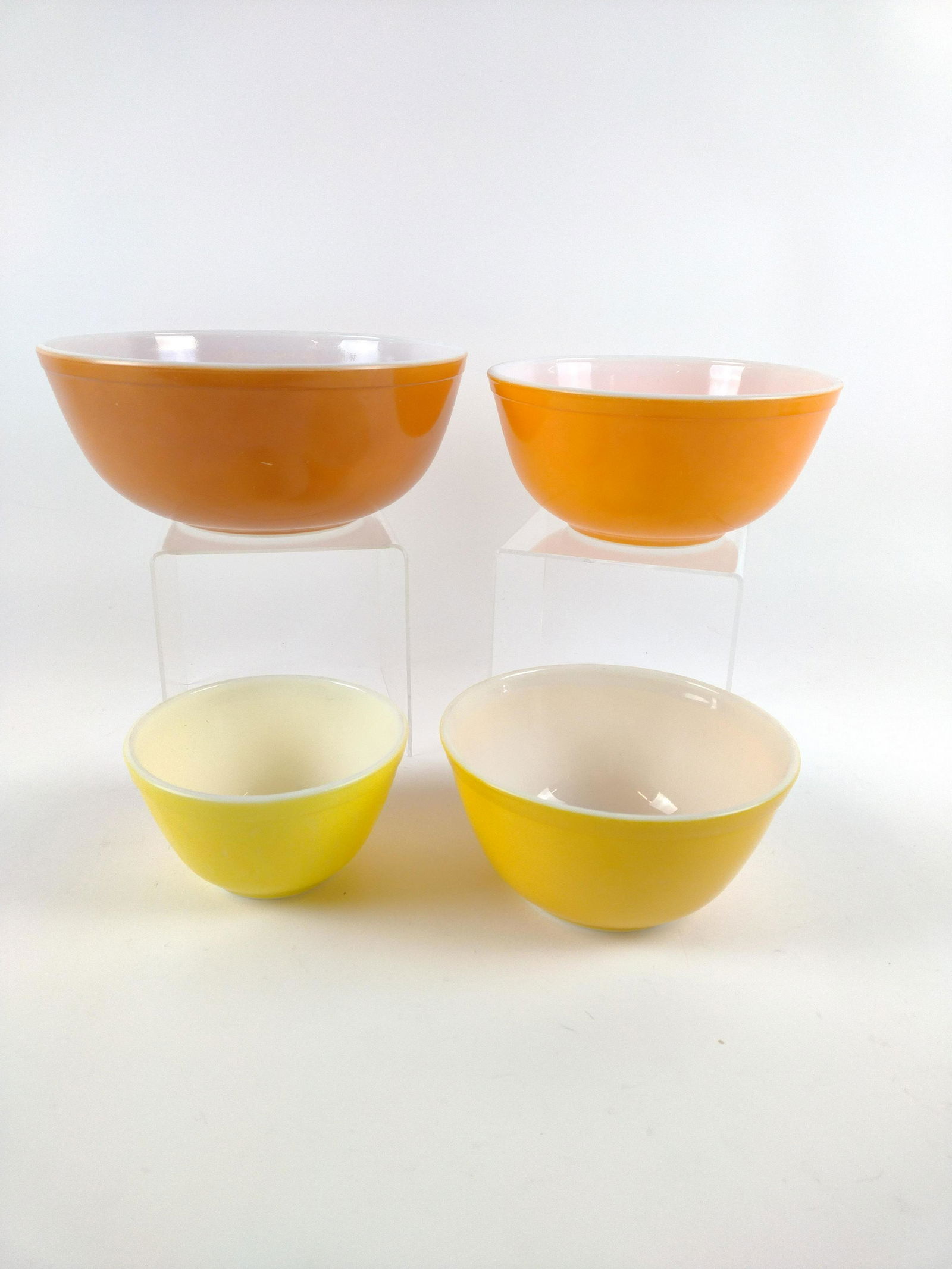 4 Pyrex Nesting Bowls (1 of 2)