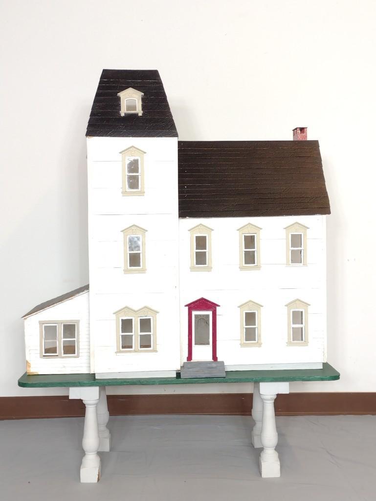 Dollhouse On Stand (1 of 11)