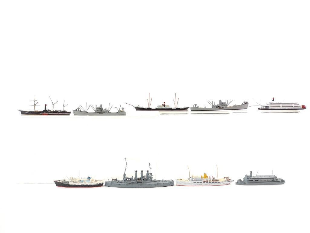 9 Miniature Wielding Lead Ships (1 of 18)