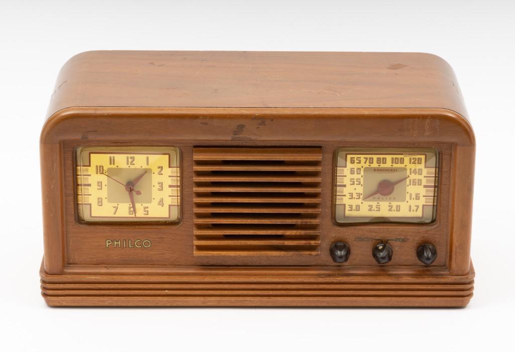 Vintage Philco Model No. 42-22CL Radio (1 of 4)
