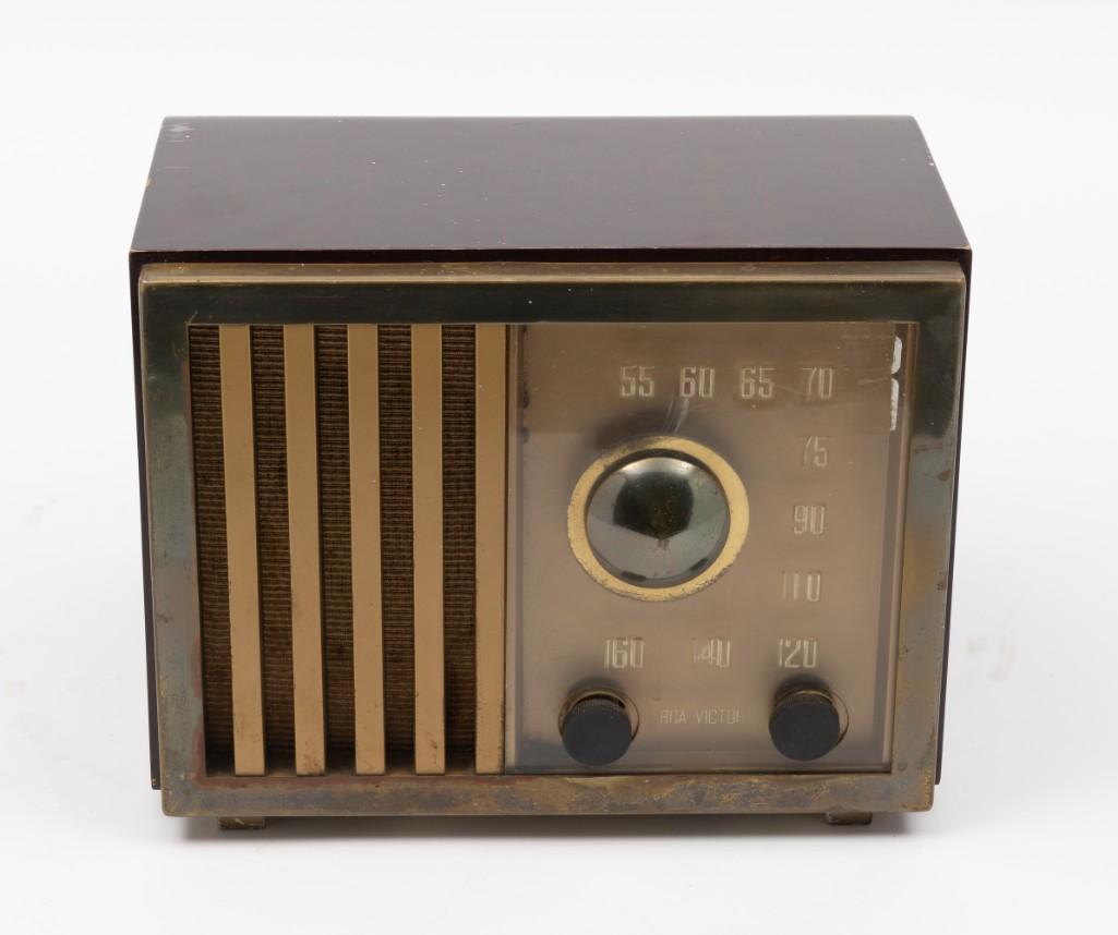 RCA Victor Model 75X14 Vintage Radio (1 of 5)