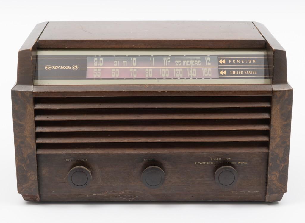 RCA Victor Model 56X5 Vintage Radio (1 of 7)