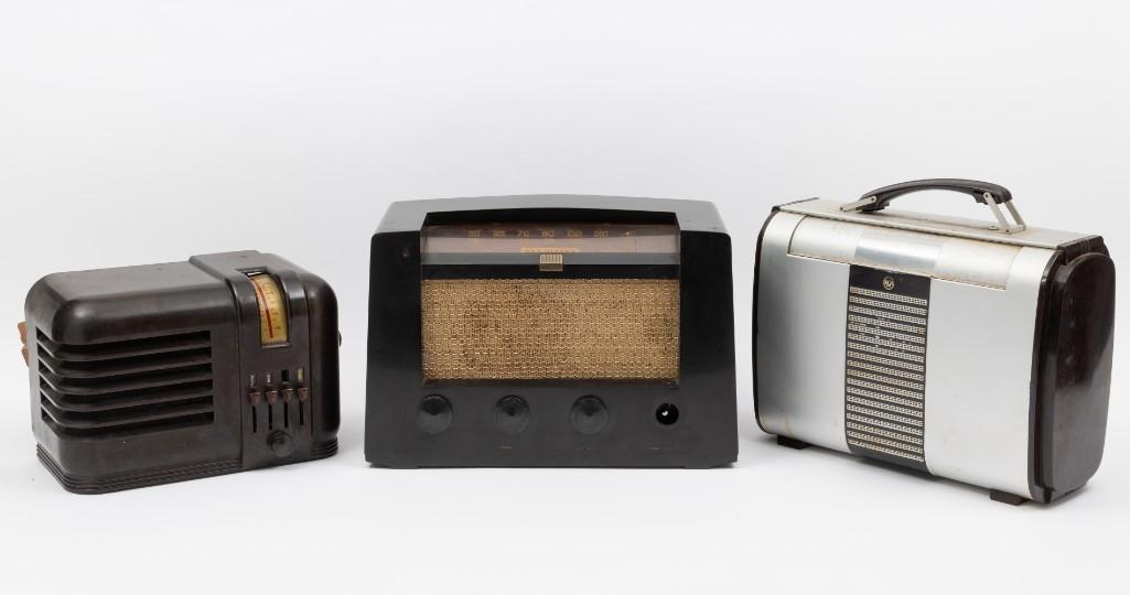 3 Vintage Tube Radios Incl RCA Victor (1 of 18)