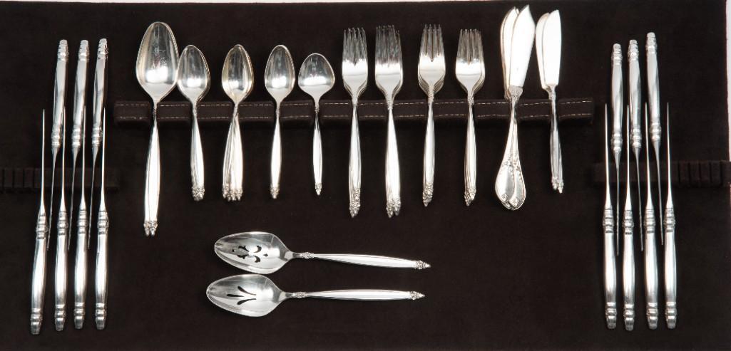 82 Pc International Silver Garland Silver Plate (1 of 5)