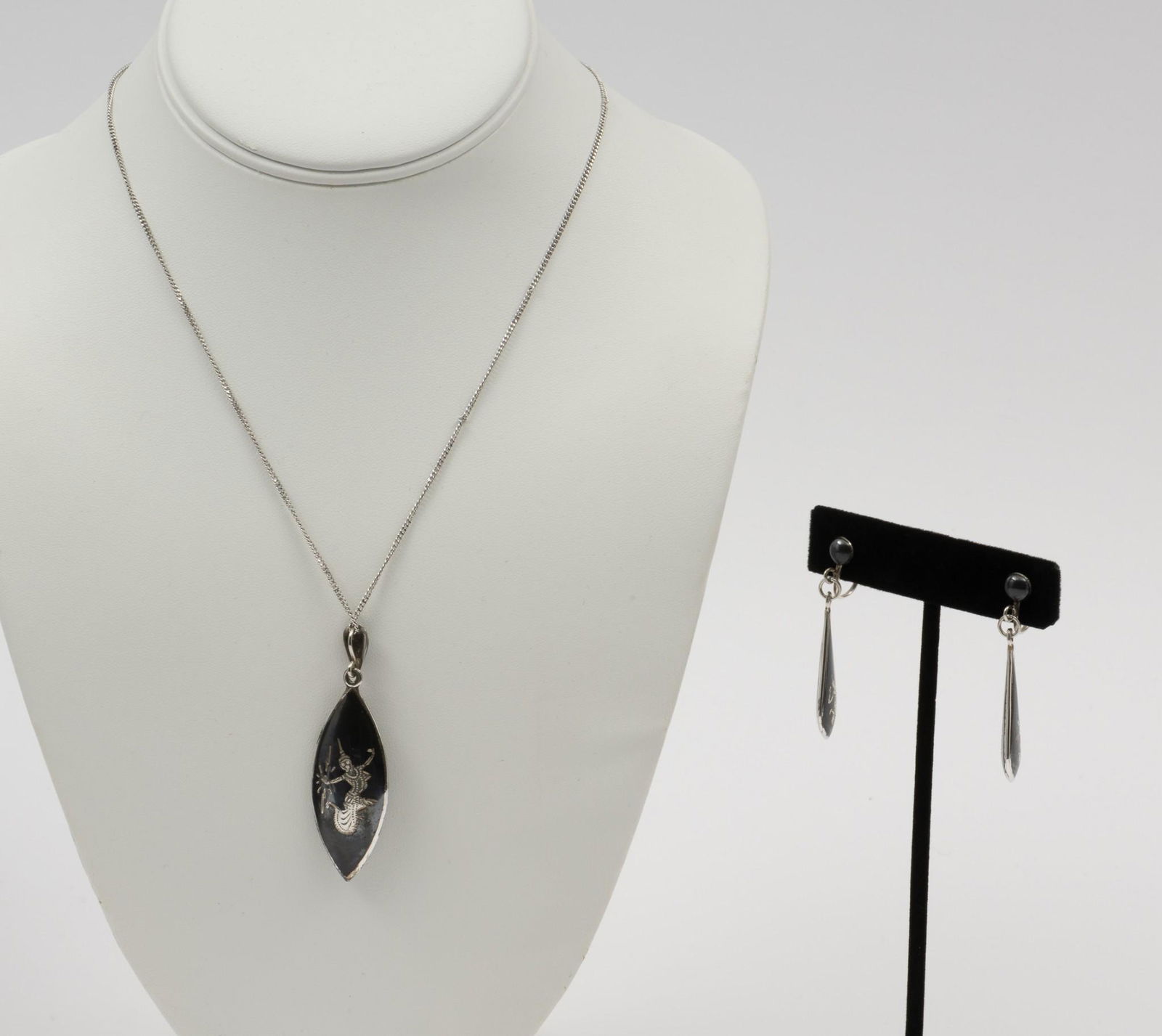 Siam Sterling Necklace & Earrings (1 of 8)