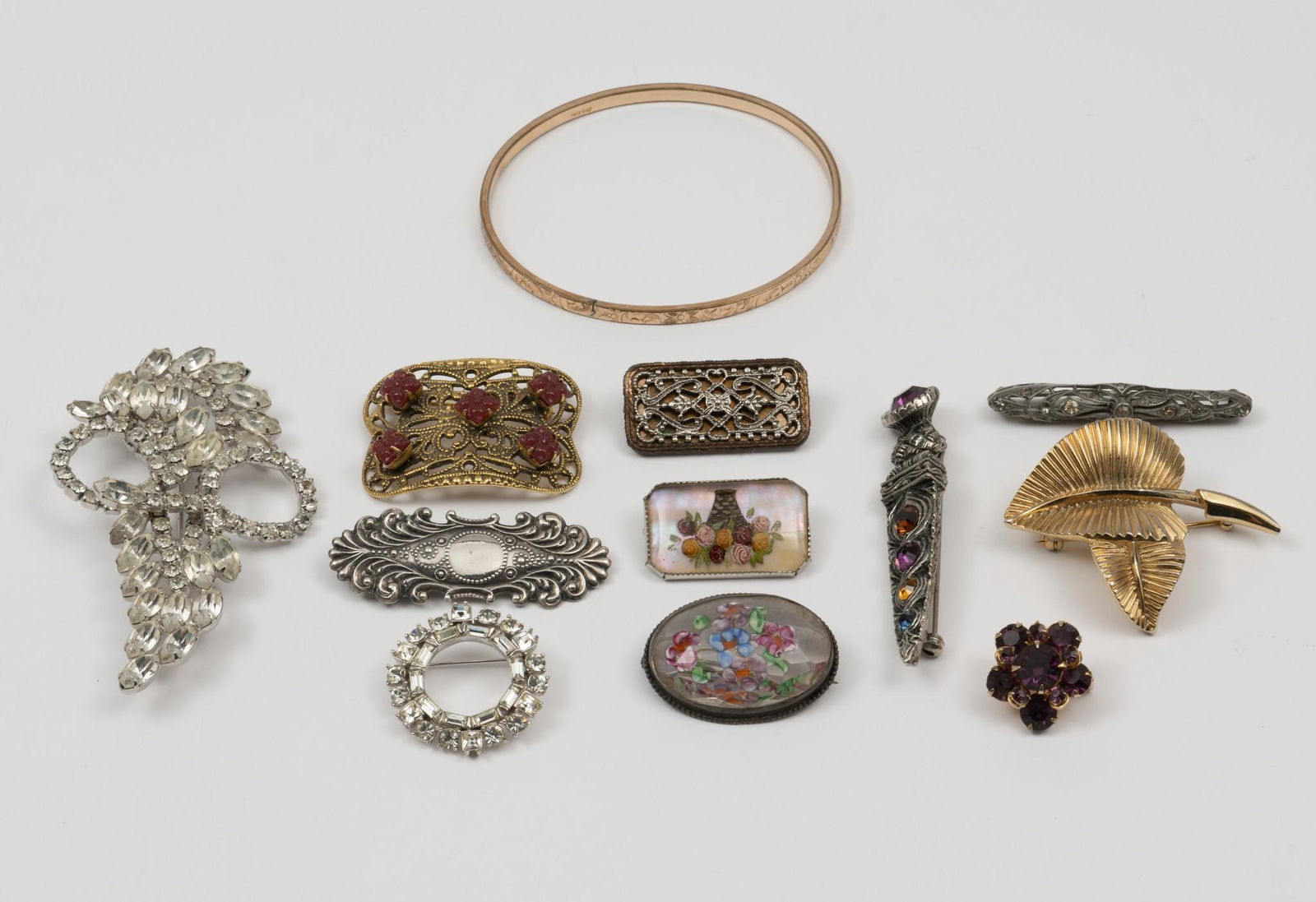 12 Pcs Vintage Costume Jewelry (1 of 4)