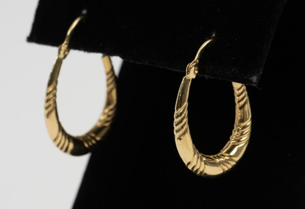 18K Hoop Earrings: 1" long. 1.6 dwt. MH. IMPORTANT: Before bidding, please read the terms and conditions. When you registered for the auction you agreed to these terms and will be required to comply with them.