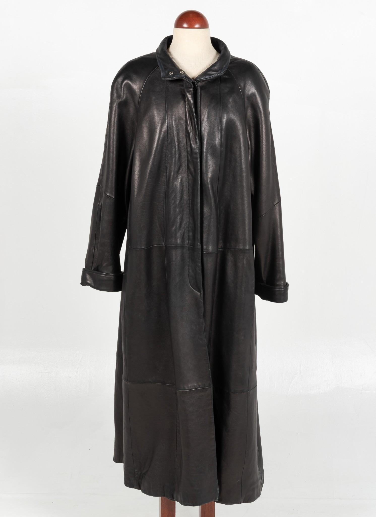 Tiboa Leathers Thinsulate Trench Coat: Thinsulate liner is removable. Size 2X. Two areas of wear to leather. RM IMPORTANT: Before bidding, please read the terms and conditions. When you registered for the auction you agreed to these terms