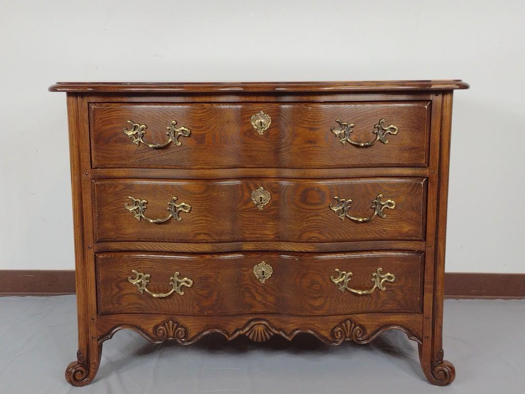 Pennsylvania House 3 Drawer Chest w/ Serpentine Front (1 of 8)