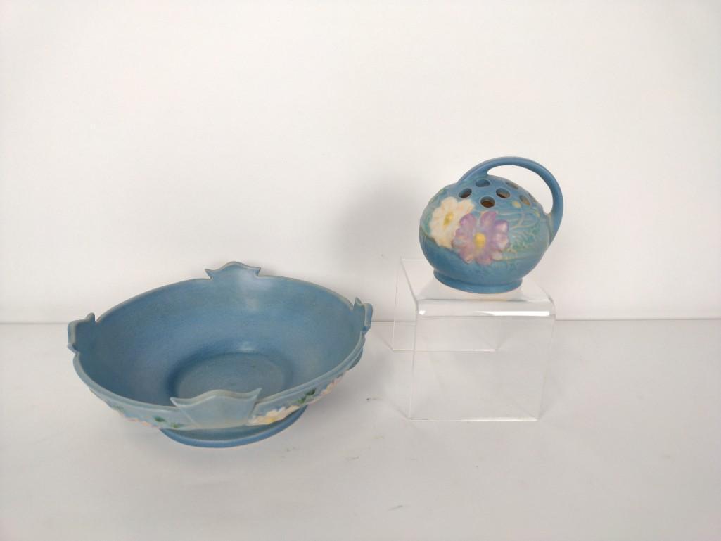 2 Pcs Roseville Blue Cosmo Incl Flower Frog (1 of 7)