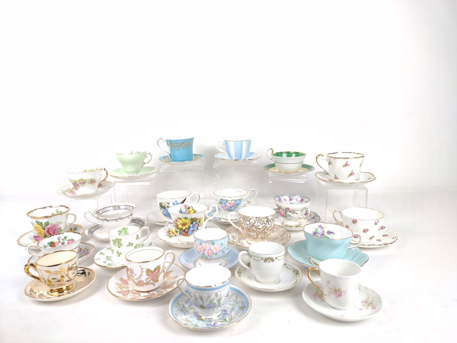 23 Tea Cups & Saucers incl Aynsley (1 of 14)