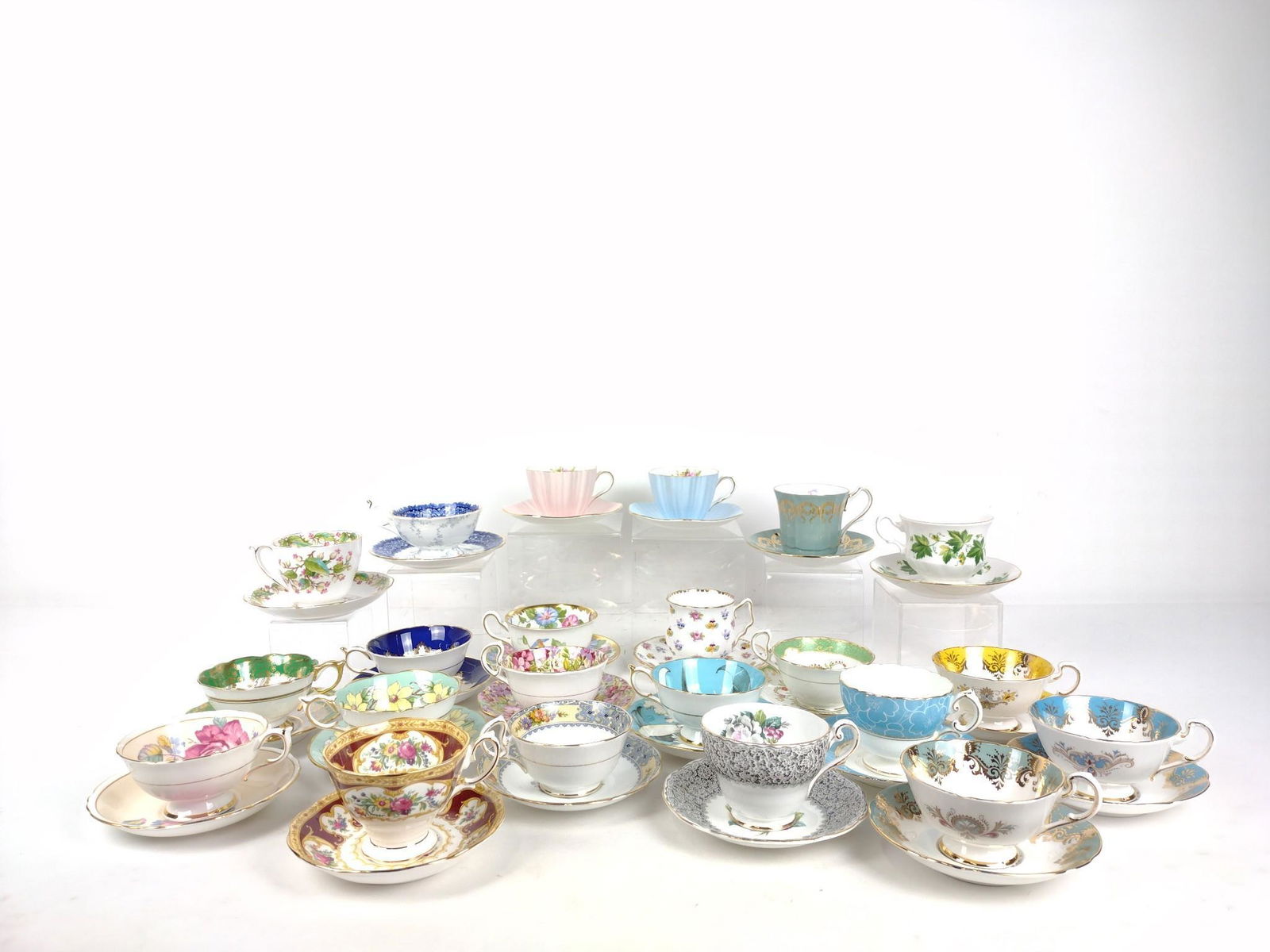 22 Tea Cups & Saucers incl Paragon (1 of 16)