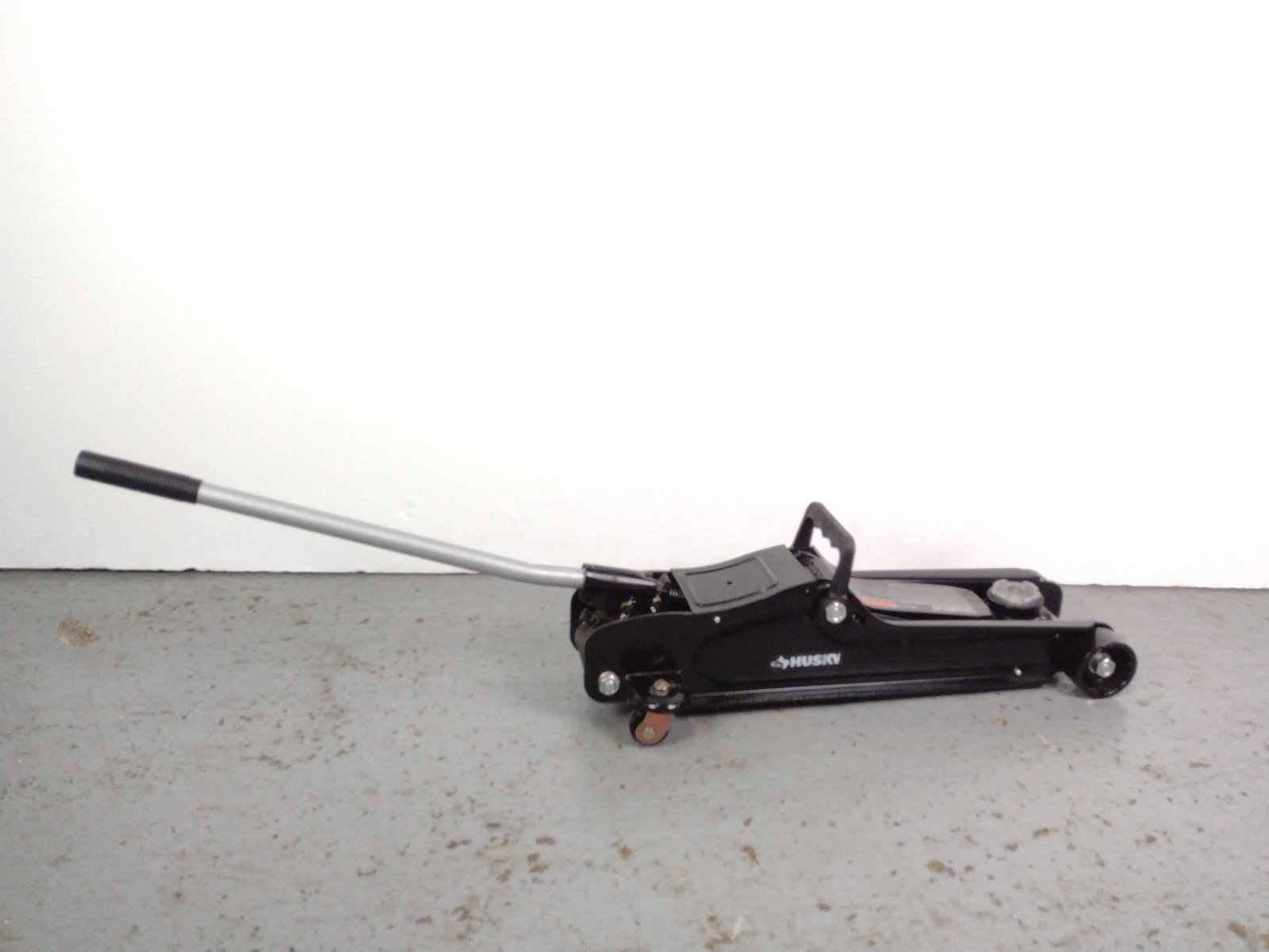 Husky 2-1/2 Ton Jack (1 of 4)