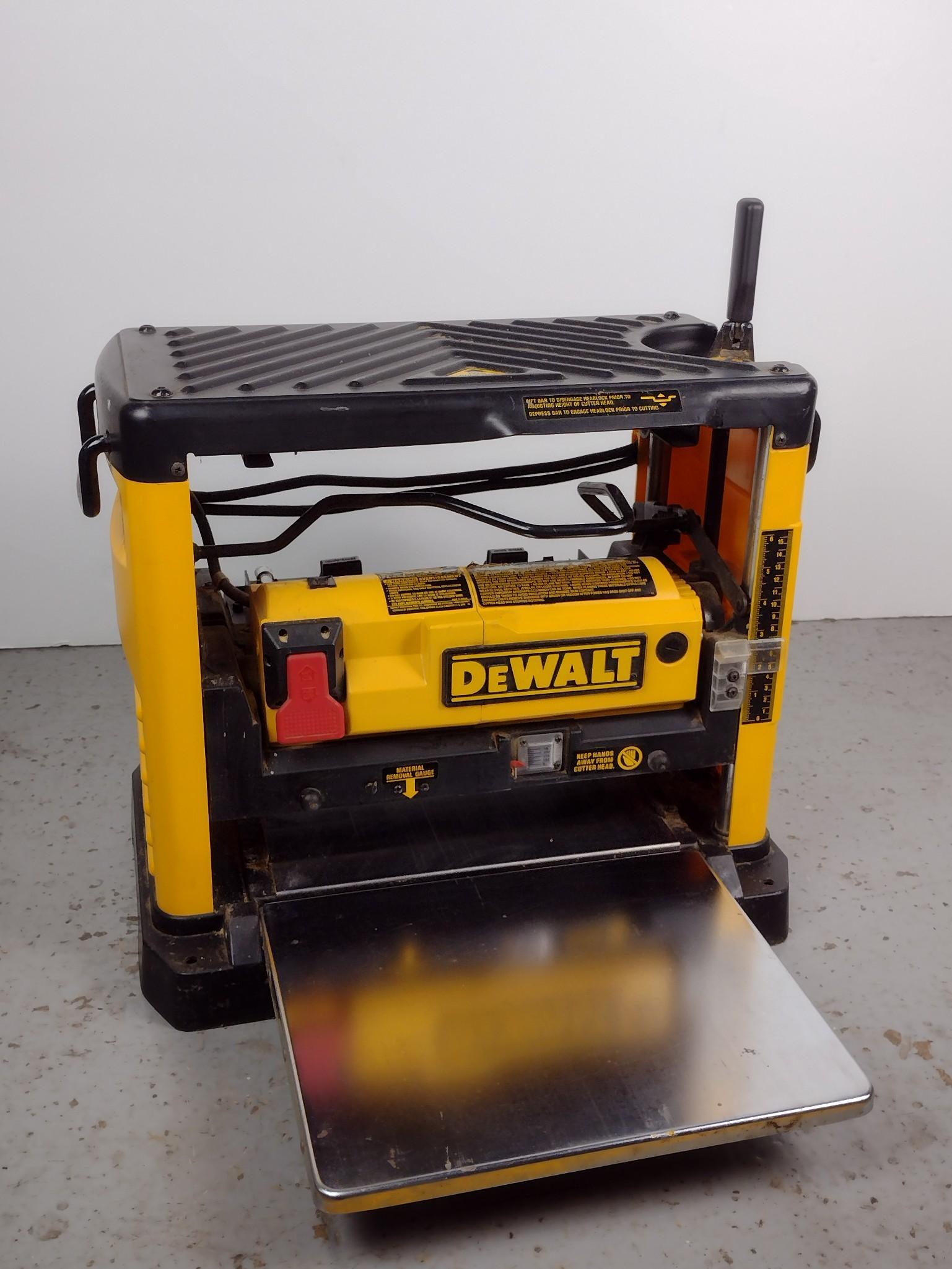 DeWalt Planer (1 of 3)
