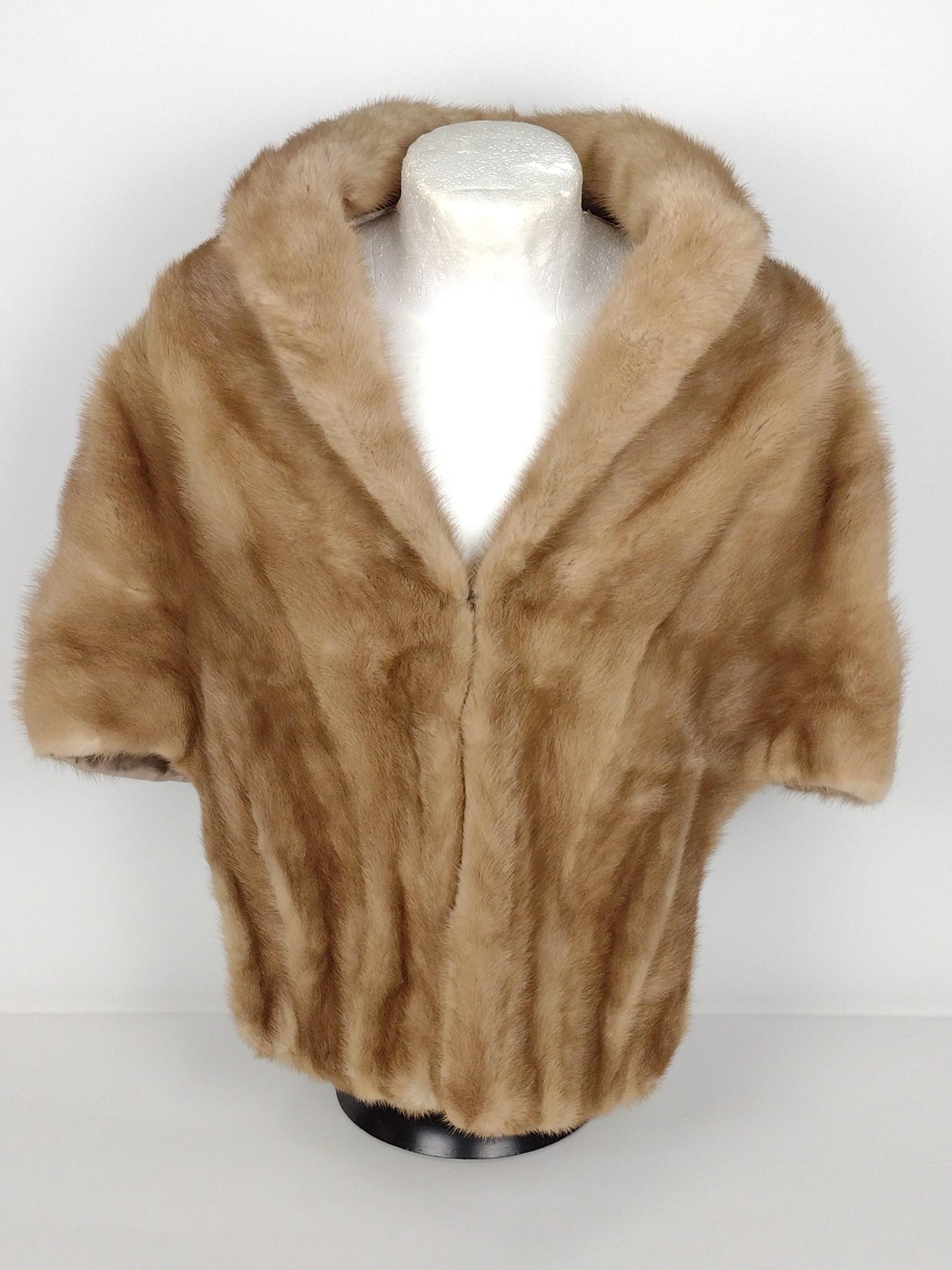 Charles Fur Coat Harrisburg, PA: Stitched to interior Ruth L. Anderson. 17" shoulder to shoulder x 36-1/2" long. Tear to front interior lining lower left. DP. IMPORTANT: Before bidding, please read the terms and conditions. When you 