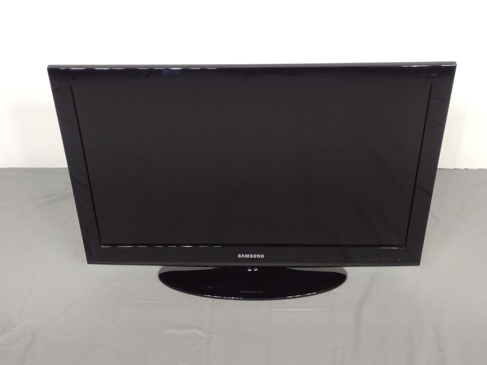 Samsung 32" TV (1 of 4)