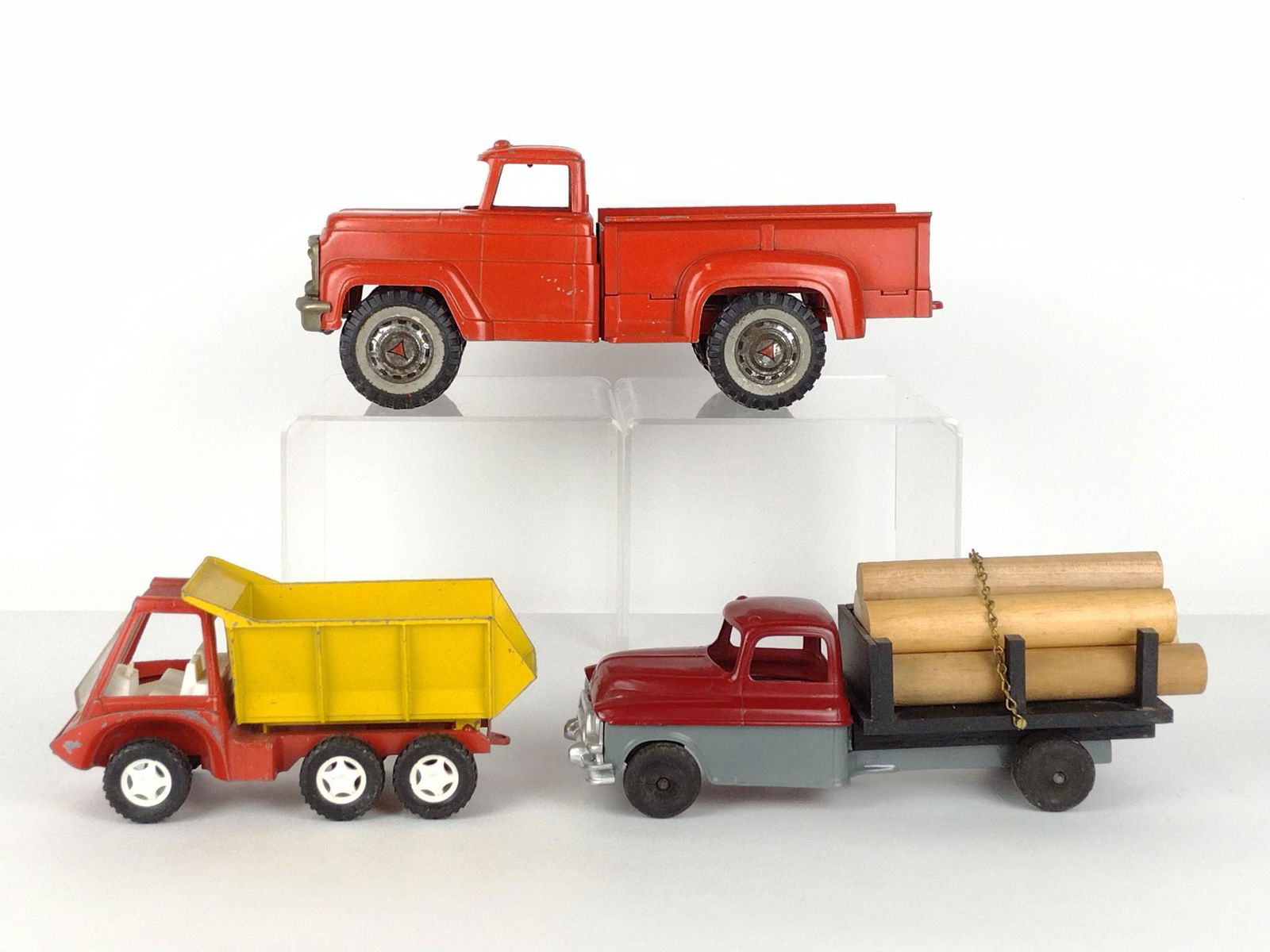 3 Hubley Toy Trucks (1 of 7)