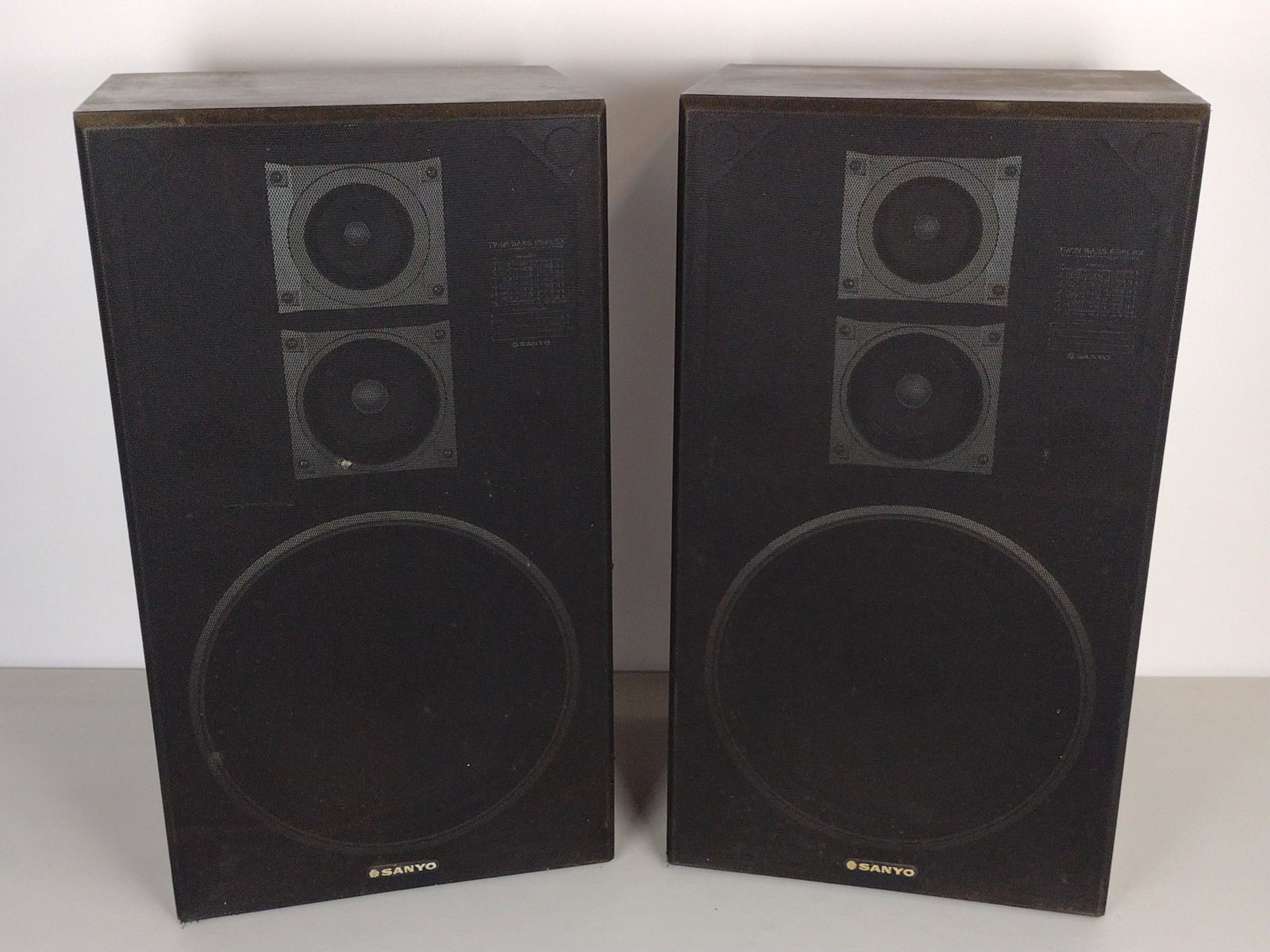 Pr Sanyo Floor Speakers (1 of 2)