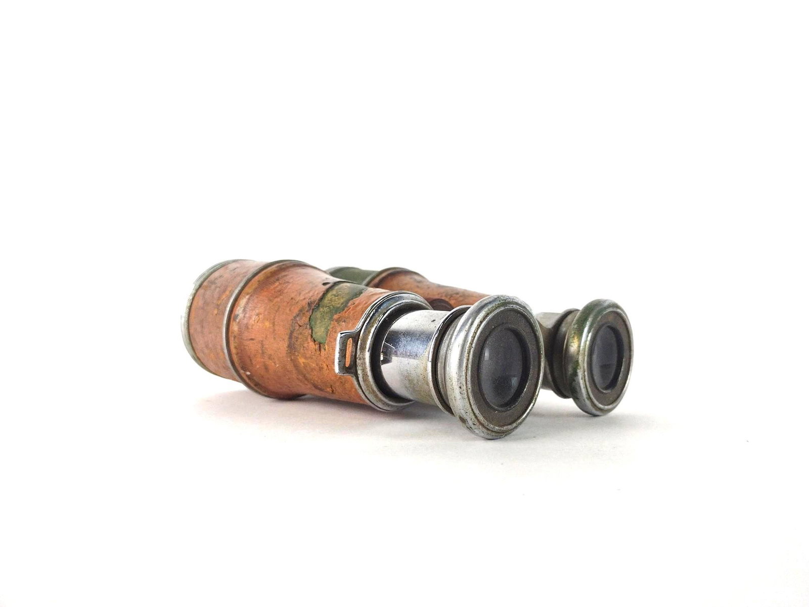 Antique Binoculars: Unmarked. 2-1/4" high x 6-1/2" deep x 5-1/2" wide. Some losses to leather. KE. IMPORTANT: Before bidding, please read the terms and conditions. When you registered for the auction you agreed to these 
