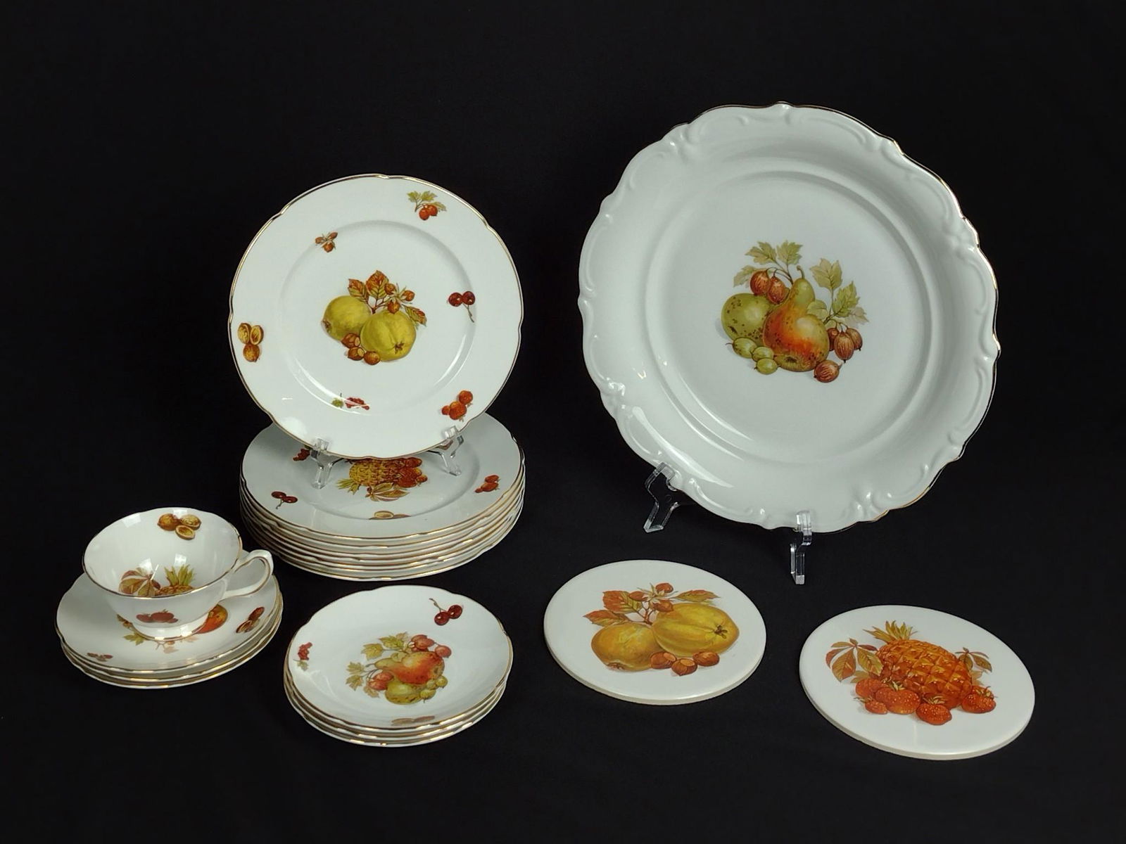 18 Pcs Royal Crafton Fruit and Veg Dinnerware (1 of 2)