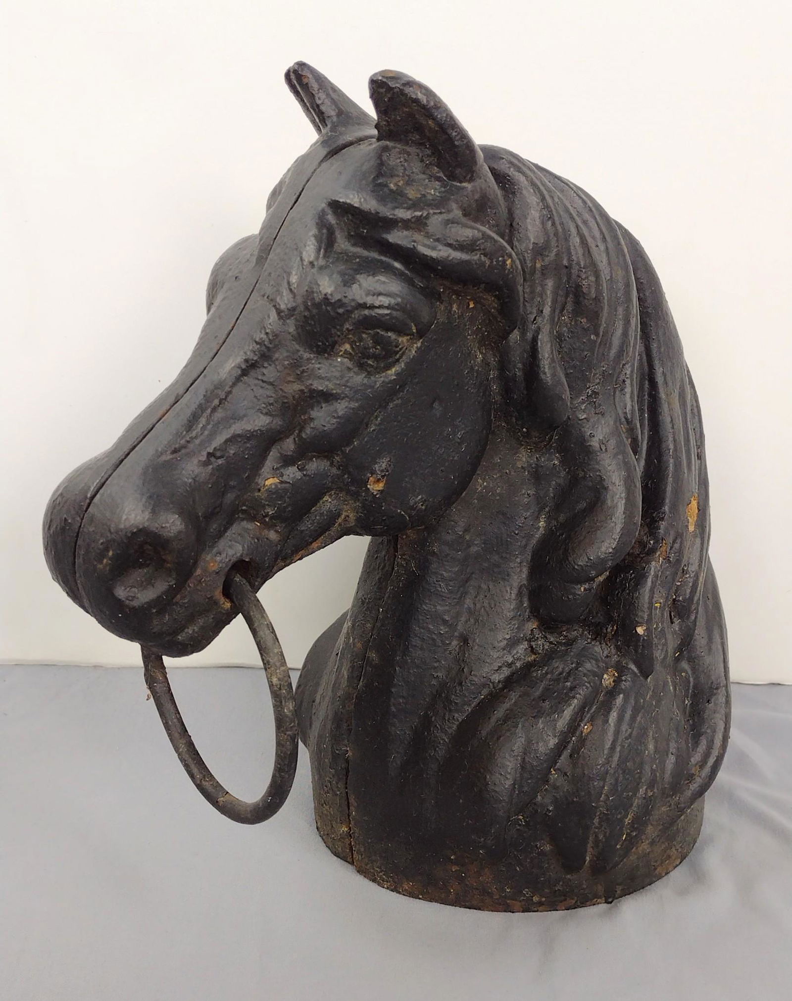 Cast Iron Horse Head Hitching Post (1 of 4)